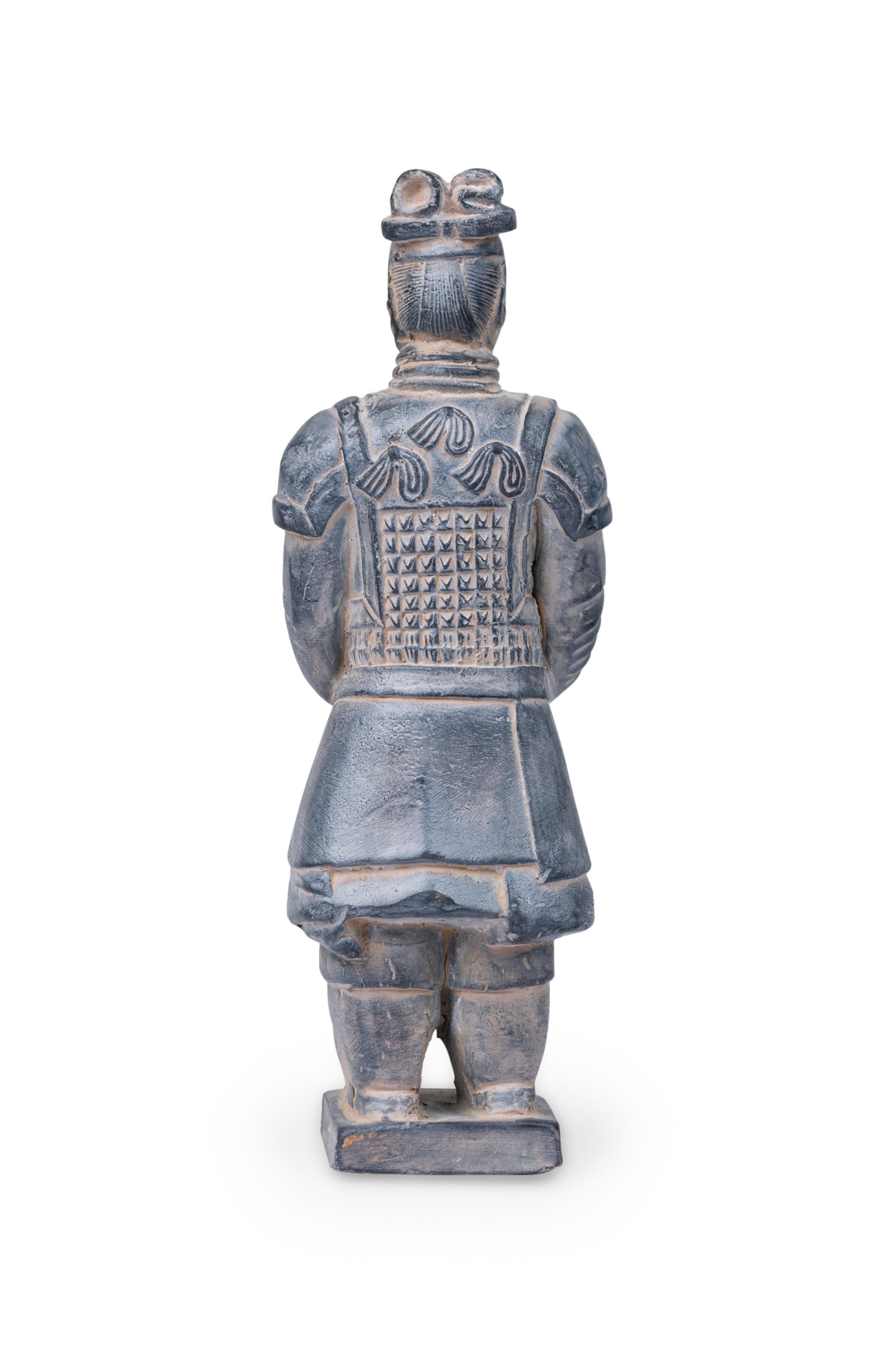 Cinese Chinese Gray Ceramic Figure Depicting a Dignitary in vendita