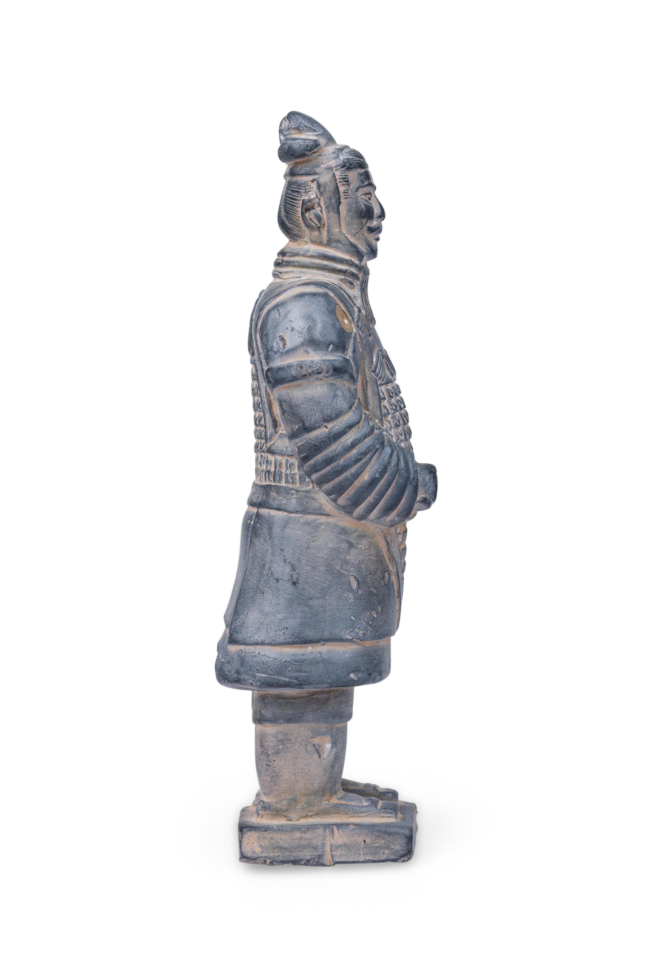Cotto in fornace Chinese Gray Ceramic Figure Depicting a Dignitary in vendita