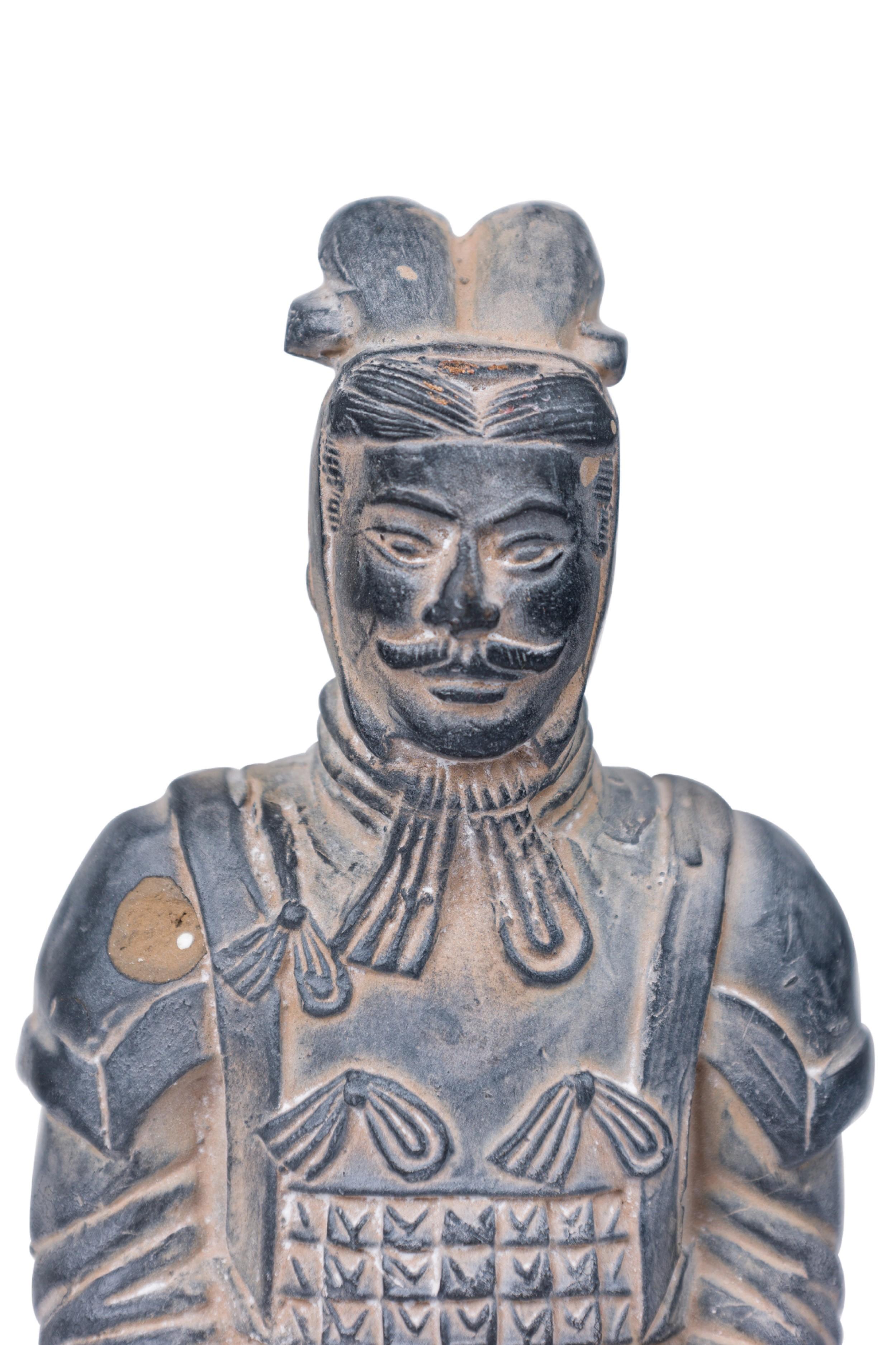 Chinese Gray Ceramic Figure Depicting a Dignitary In condizioni buone in vendita a Queens, NY