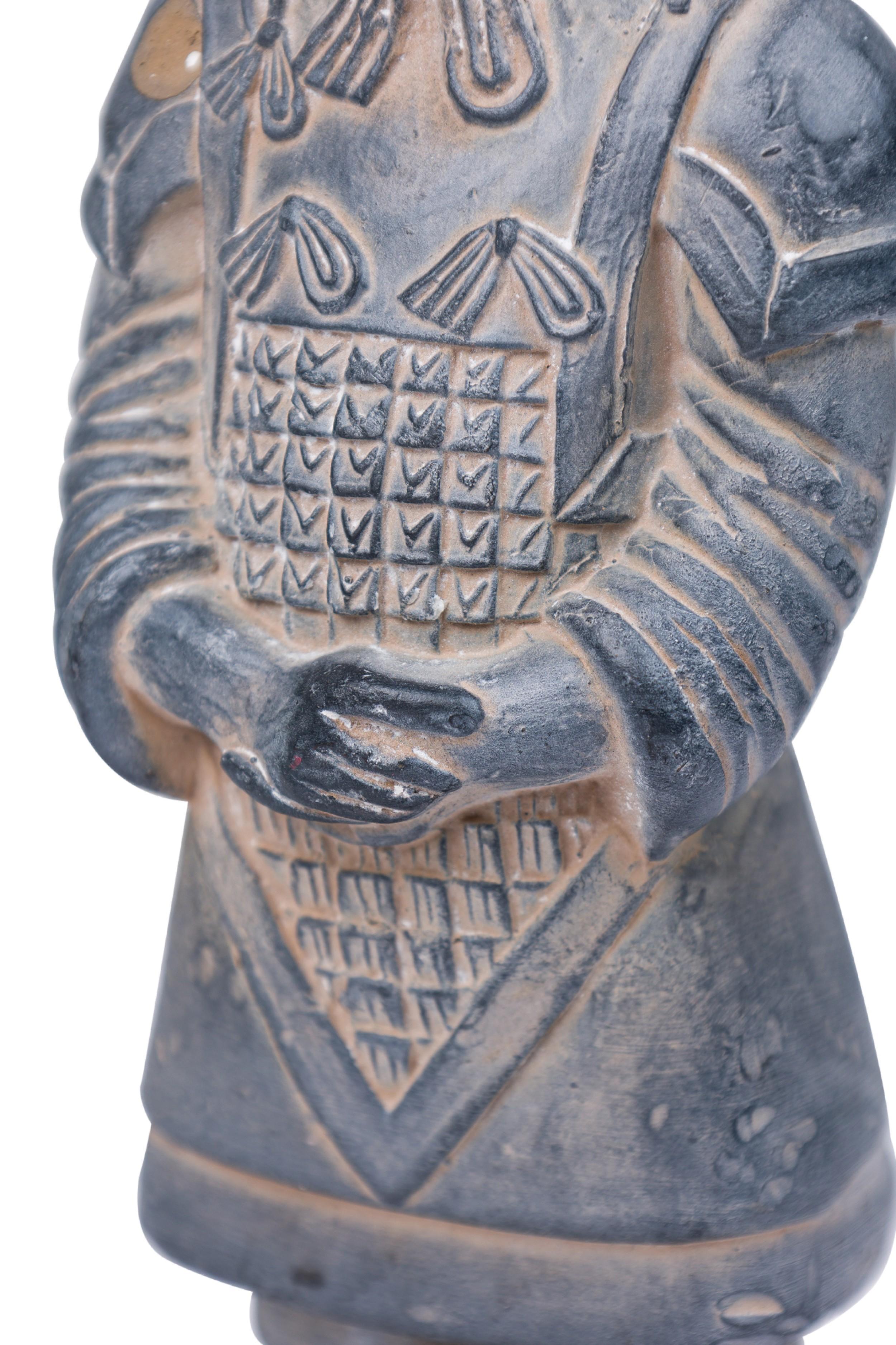 XX secolo Chinese Gray Ceramic Figure Depicting a Dignitary in vendita