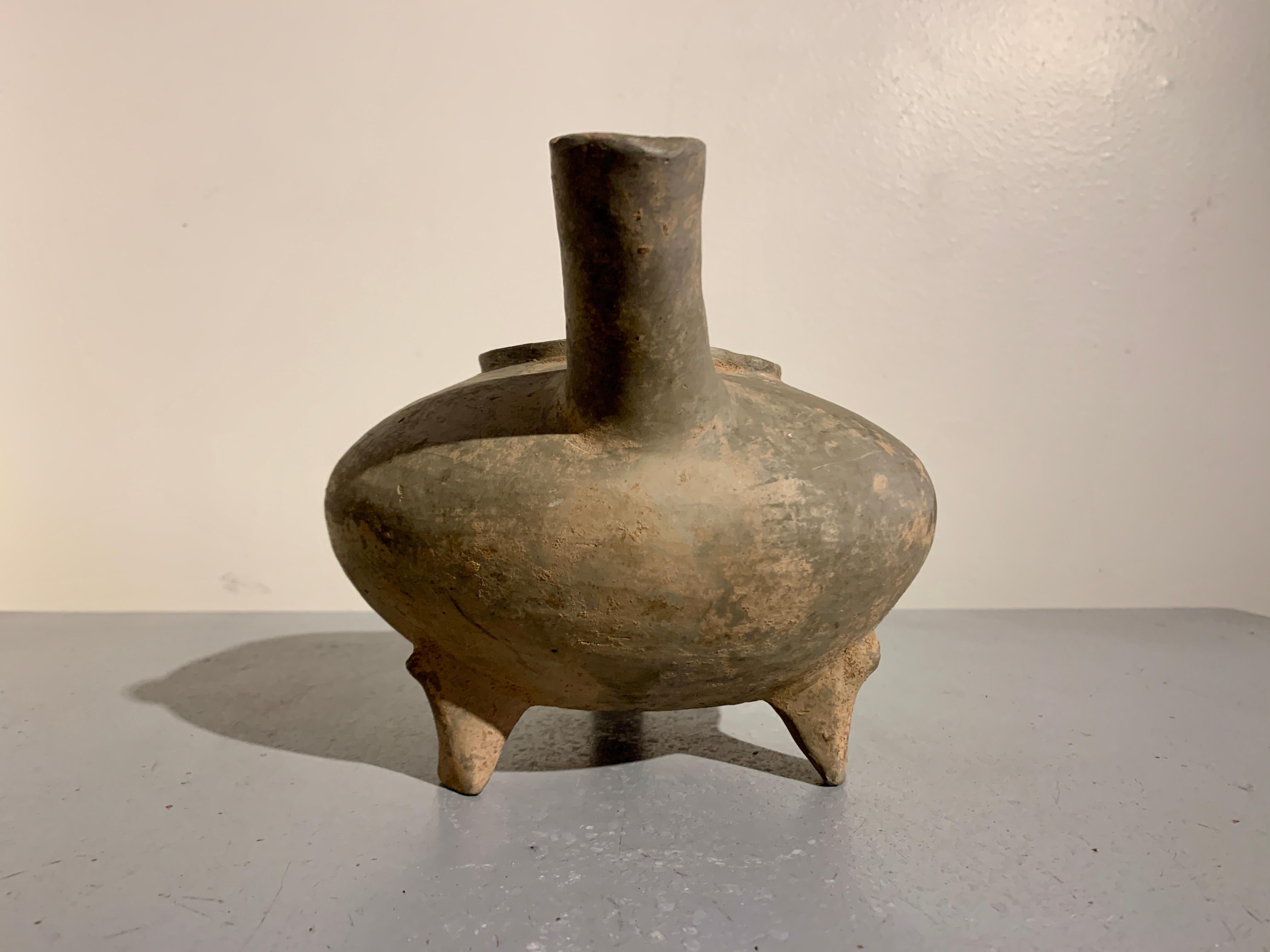 Chinese Gray Potter Tripod Pouring Vessel, He, Warring States Period, China In Good Condition In Austin, TX