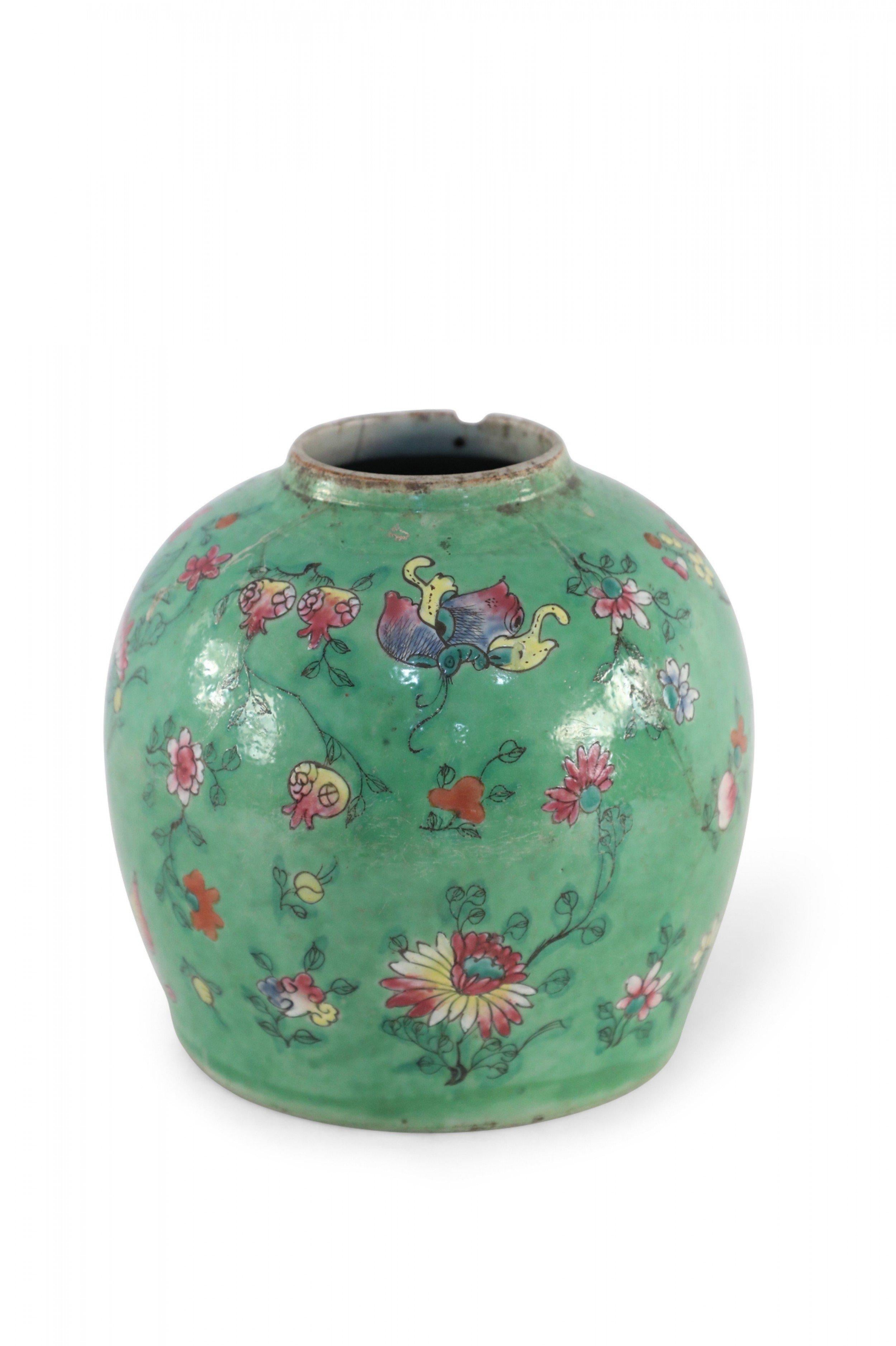 20ième siècle Pot à melon d'eau en porcelaine verte et à fleurs chinoise