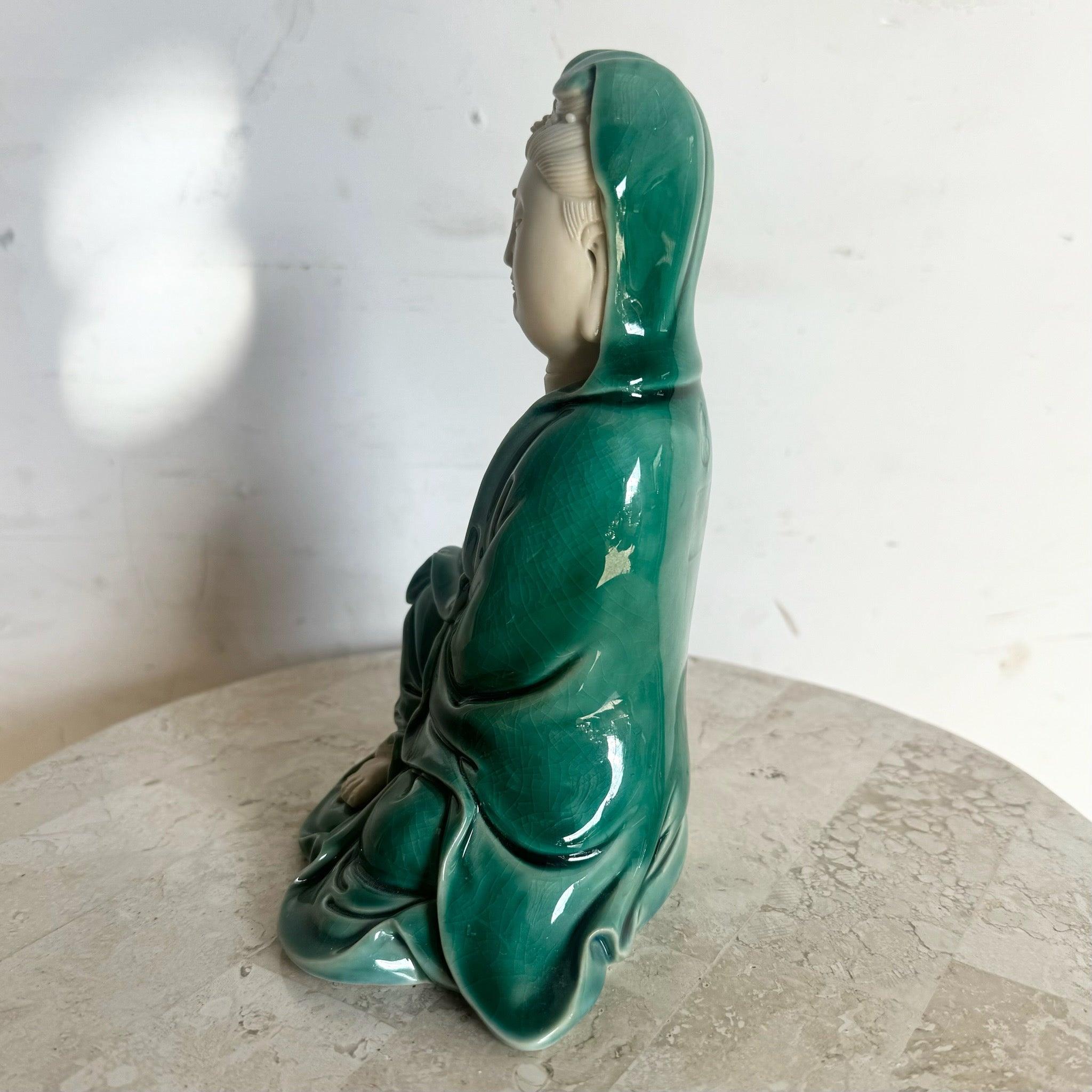 Chinese Green and White Porcelain Quin Yan Sculpture In Good Condition For Sale In Delray Beach, FL