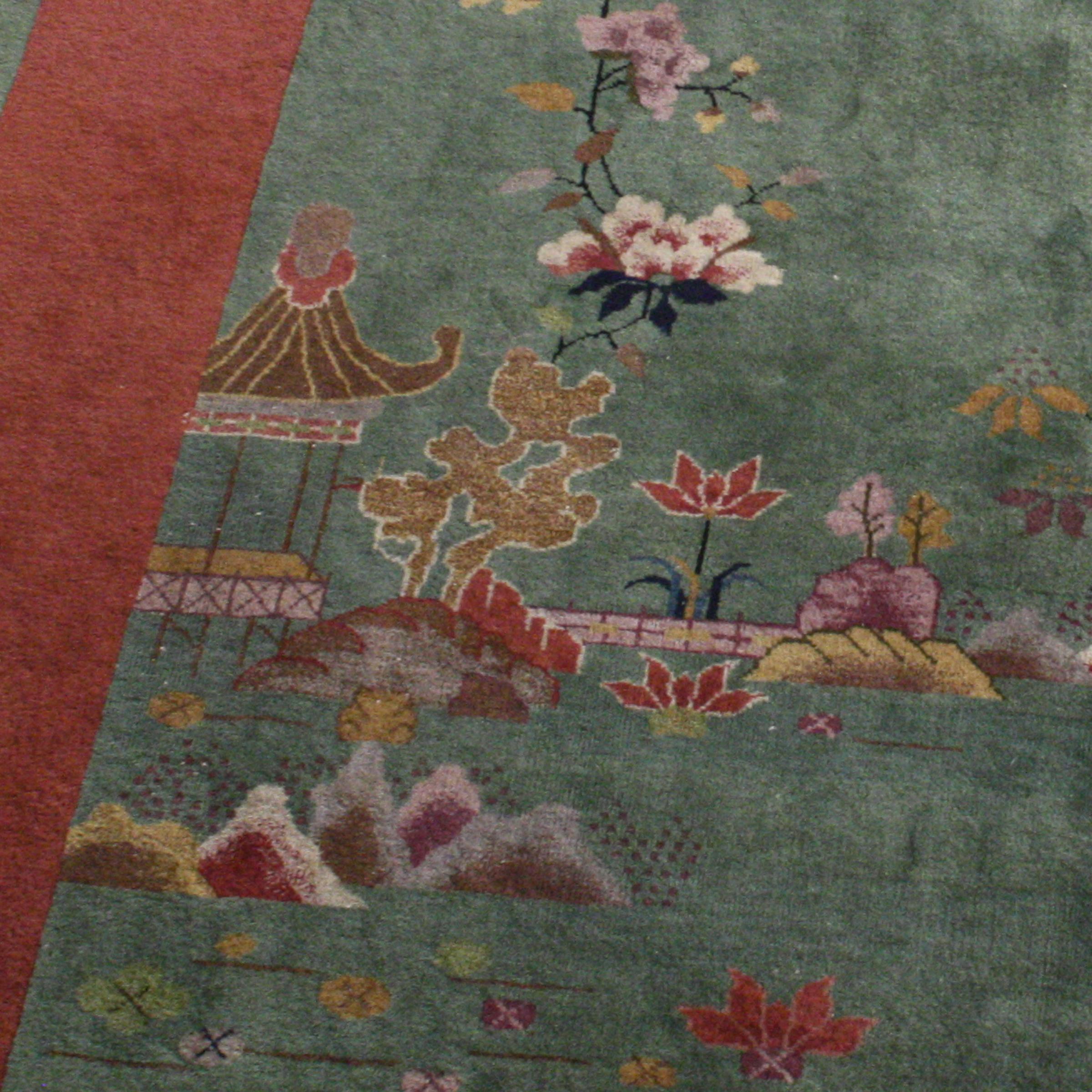 Chinesischer grüner Deko-Teppich mit lachsfarbener Bordüre (Art déco) im Angebot
