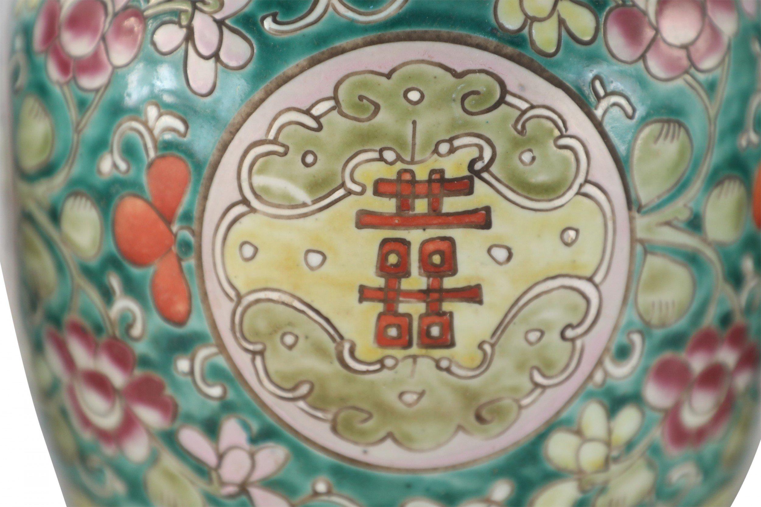 Vases à gingembre en forme de jarres avec motif floral vert chinois Bon état - En vente à New York, NY