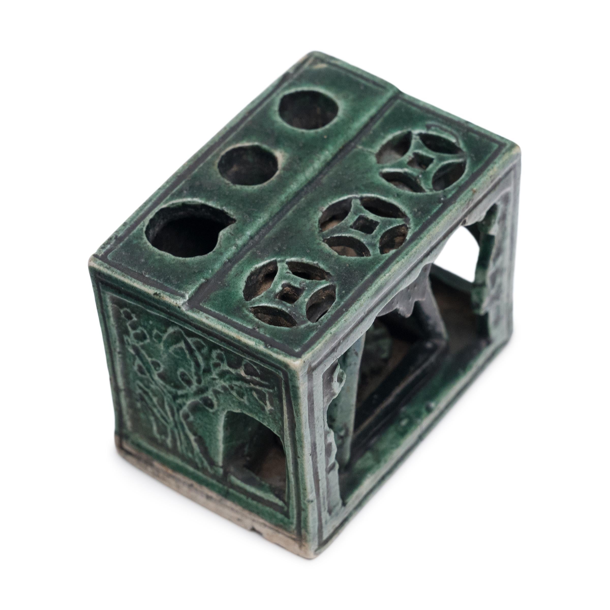 Chinois Repose-pinceau chinois à glaçure verte, C.I.C., vers 1850 en vente