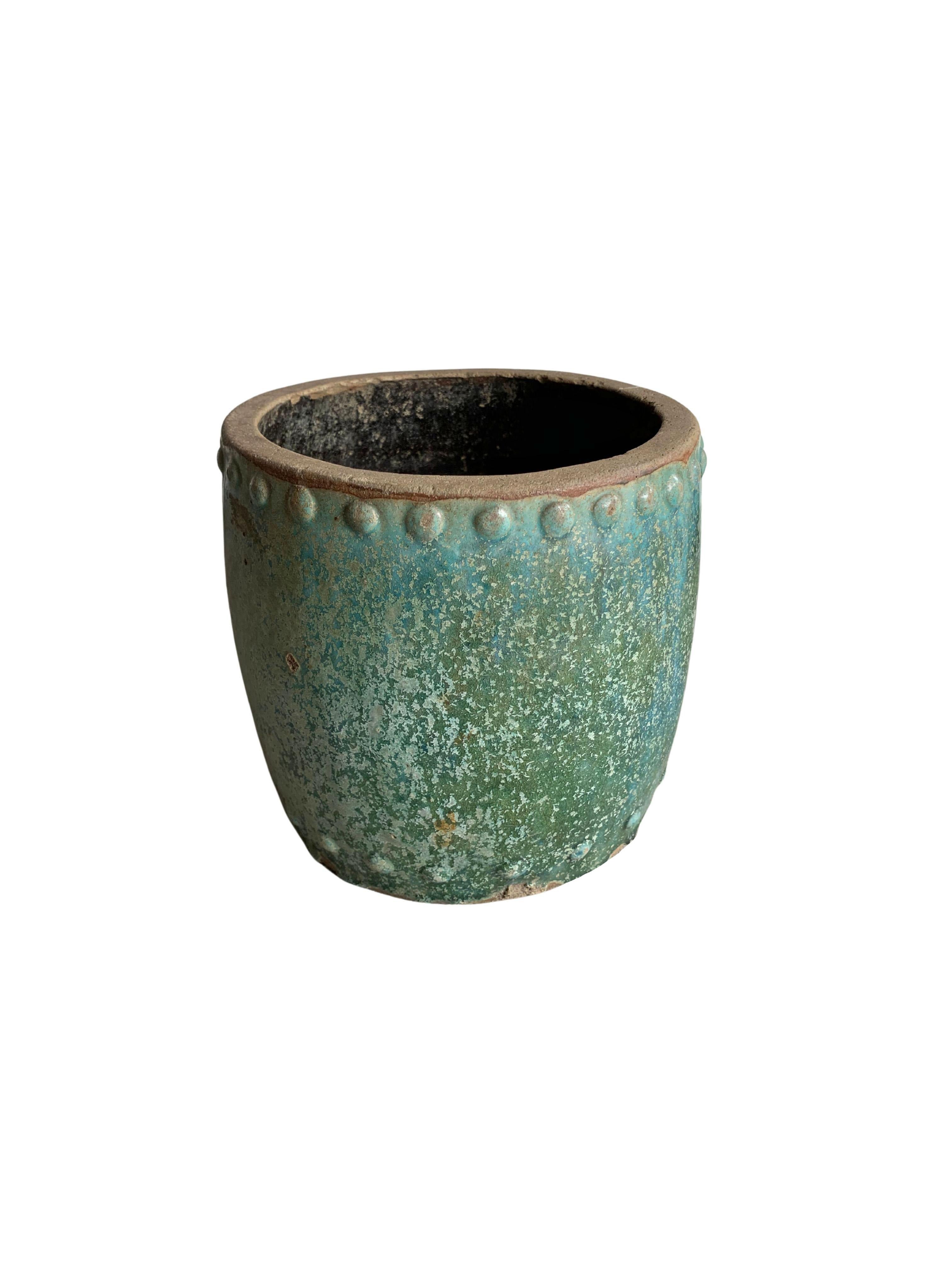 Chinois Pot de rangement / jardinière en céramique vernissée verte « huile blanche » de Chine, vers 1900 en vente
