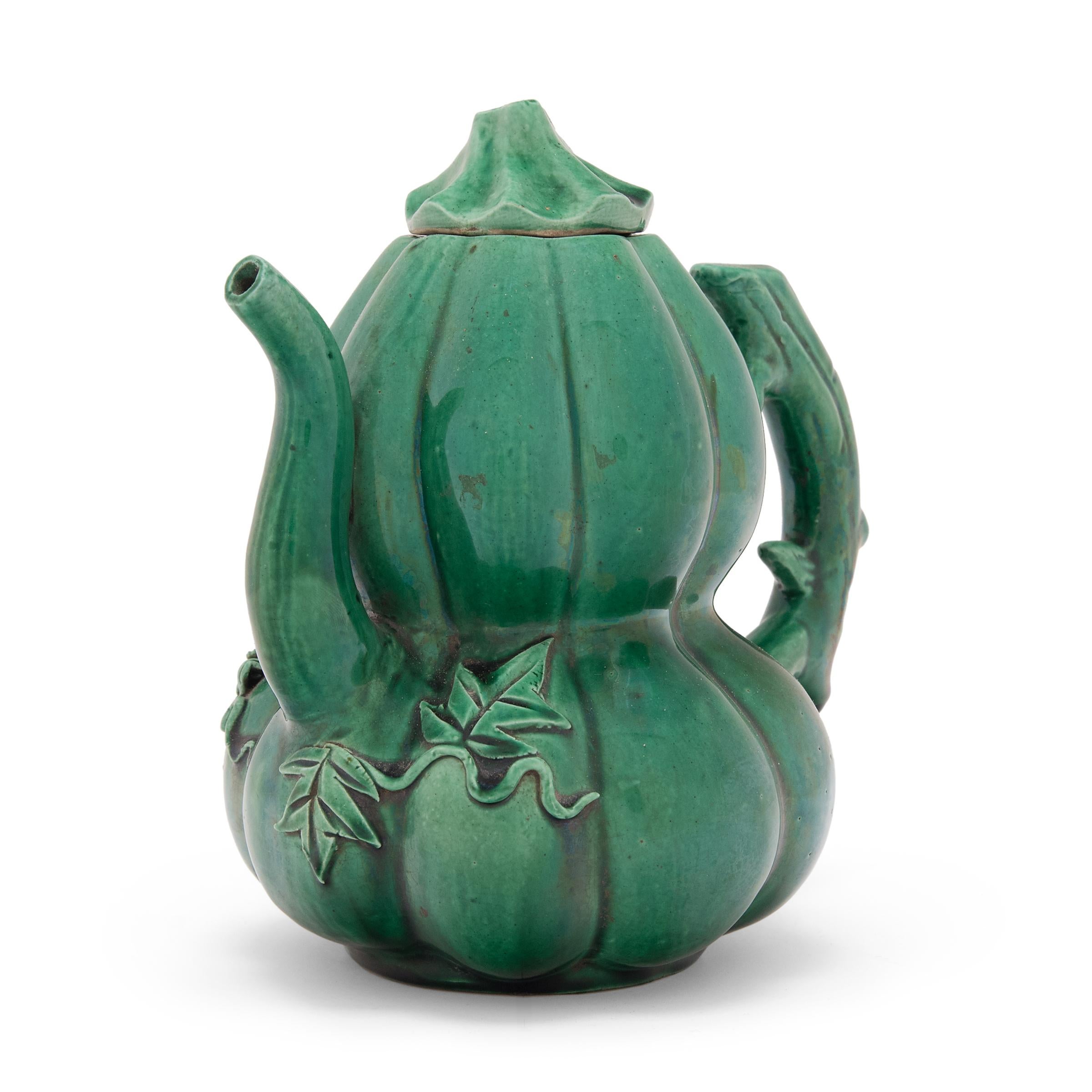 Chinese Green Glazed Double Gourd Teapot In Good Condition In Chicago, IL