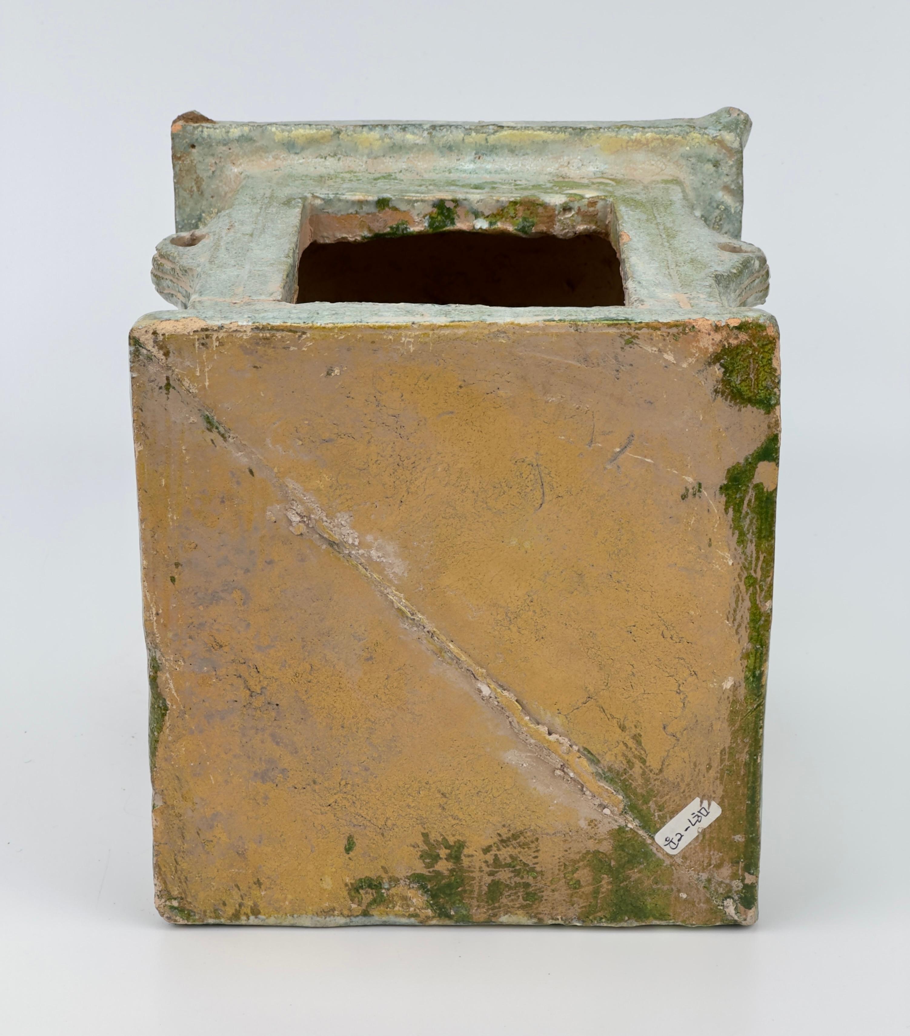 Green-glazed model of a shrine, Han dynasty For Sale 8