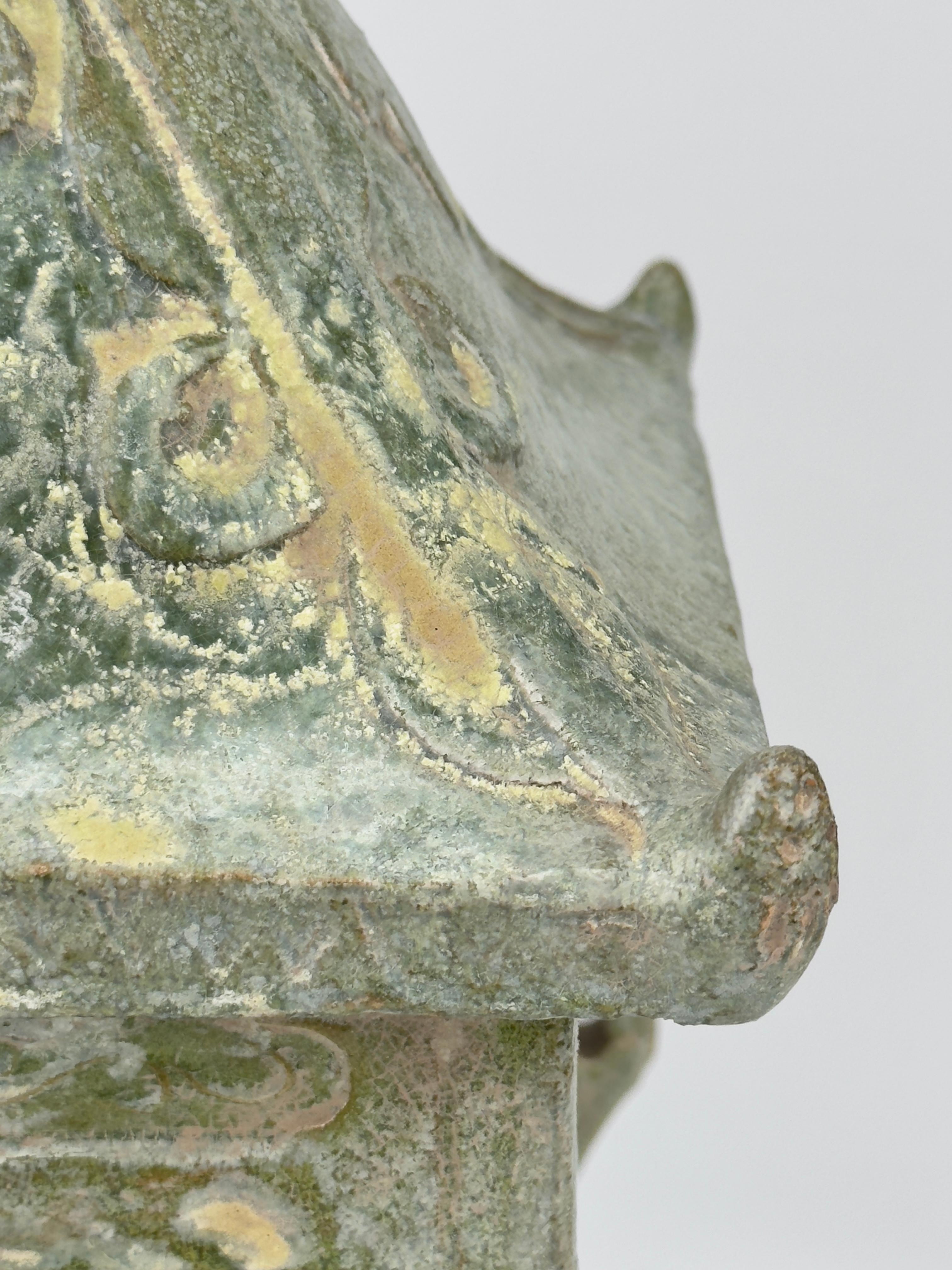 Green-glazed model of a shrine, Han dynasty For Sale 1
