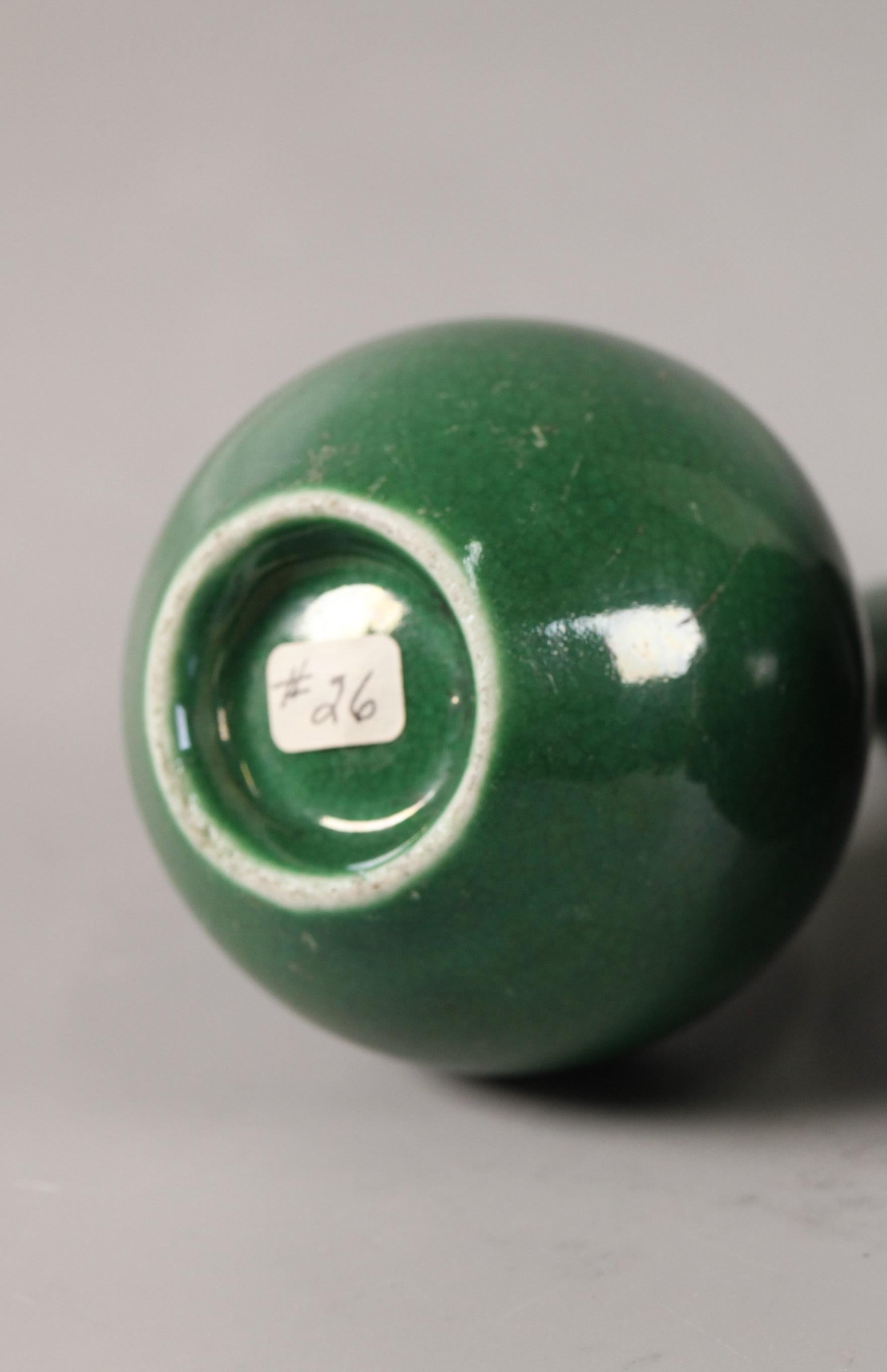 Chinois Vase chinois en porcelaine émaillée verte, 18e siècle en vente
