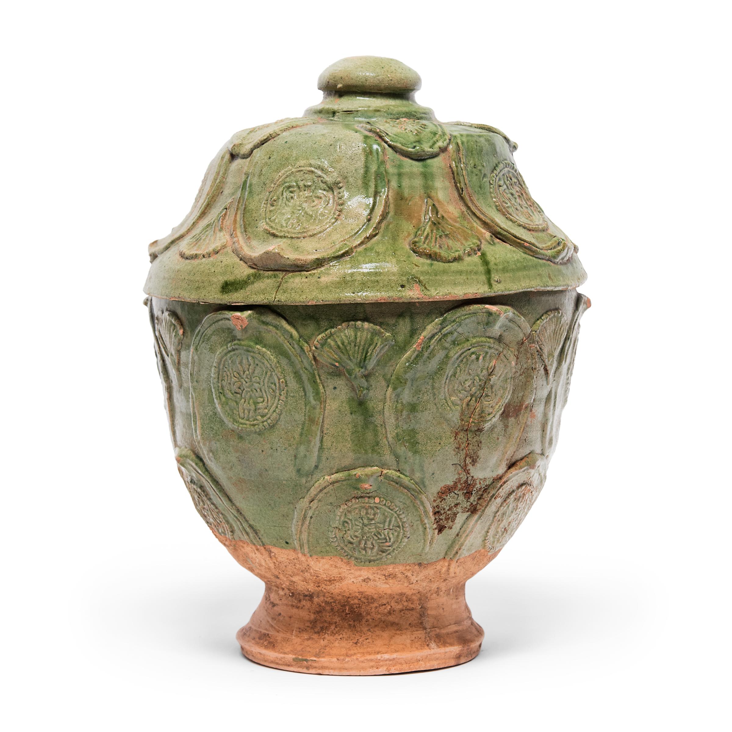 Chinese Green Glazed Temple Jar, c. 1900 In Good Condition In Chicago, IL