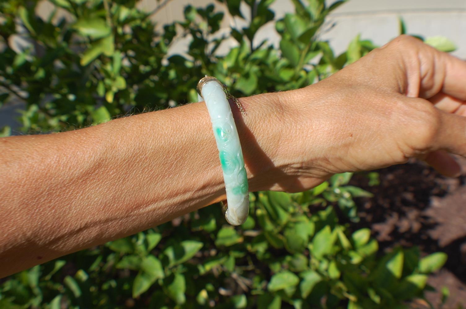Contemporary Chinese Green Jade Bangle Bracelet with Floral Carvings 14 Karat