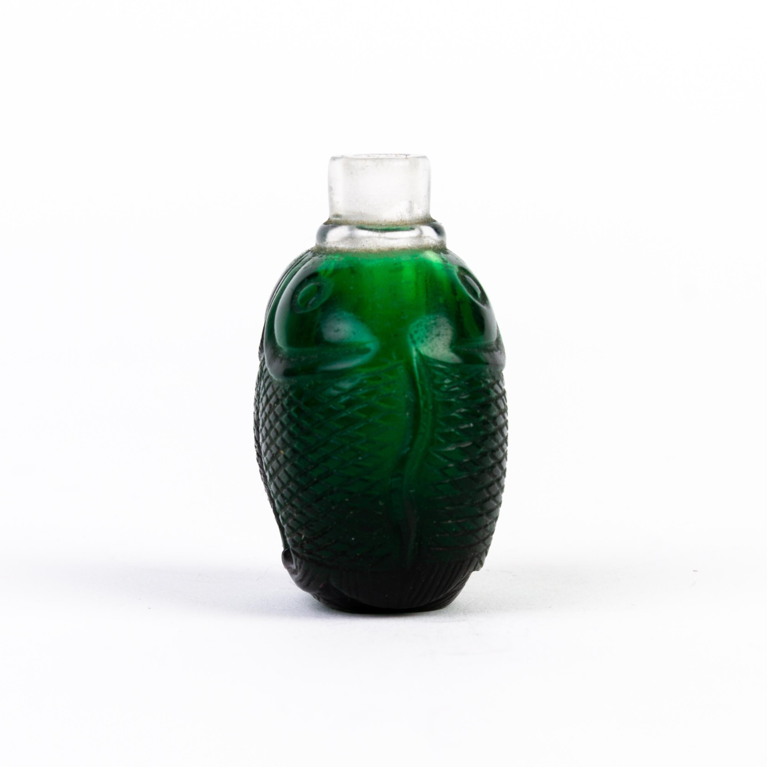 From a private collection.
Free international shipping.
Chinese Green Peking Glass Fish Snuff Bottle