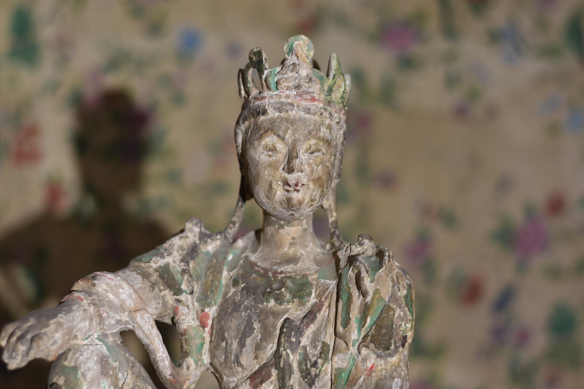 Chinesische Guan-Yin-Figur aus der frühen Ming-Dynastie im Zustand „Gut“ im Angebot in Lymington, GB