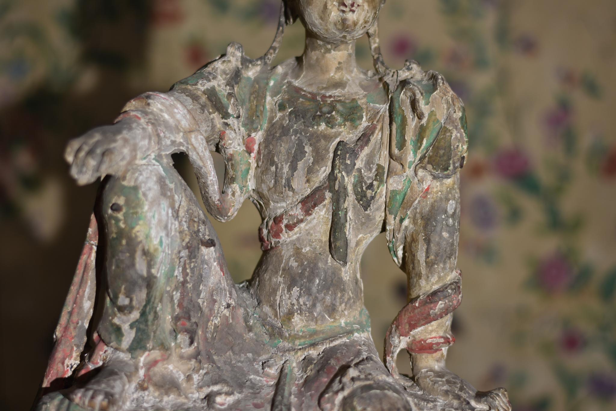 Chinesische Guan-Yin-Figur aus der frühen Ming-Dynastie (18. Jahrhundert und früher) im Angebot
