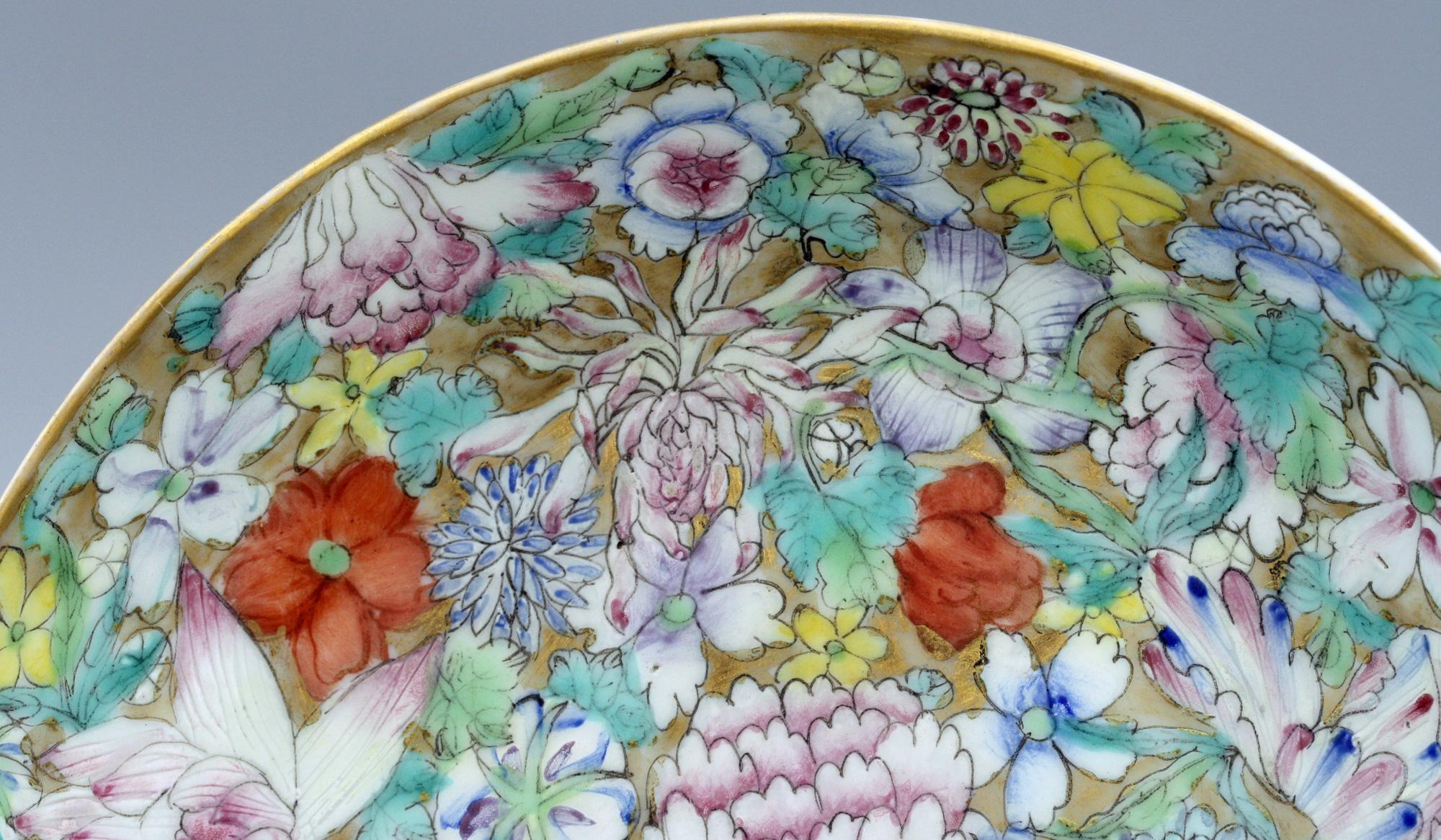 Chinese Guangxu Hand Painted Millefleur Porcelain Saucer Dish For Sale 7