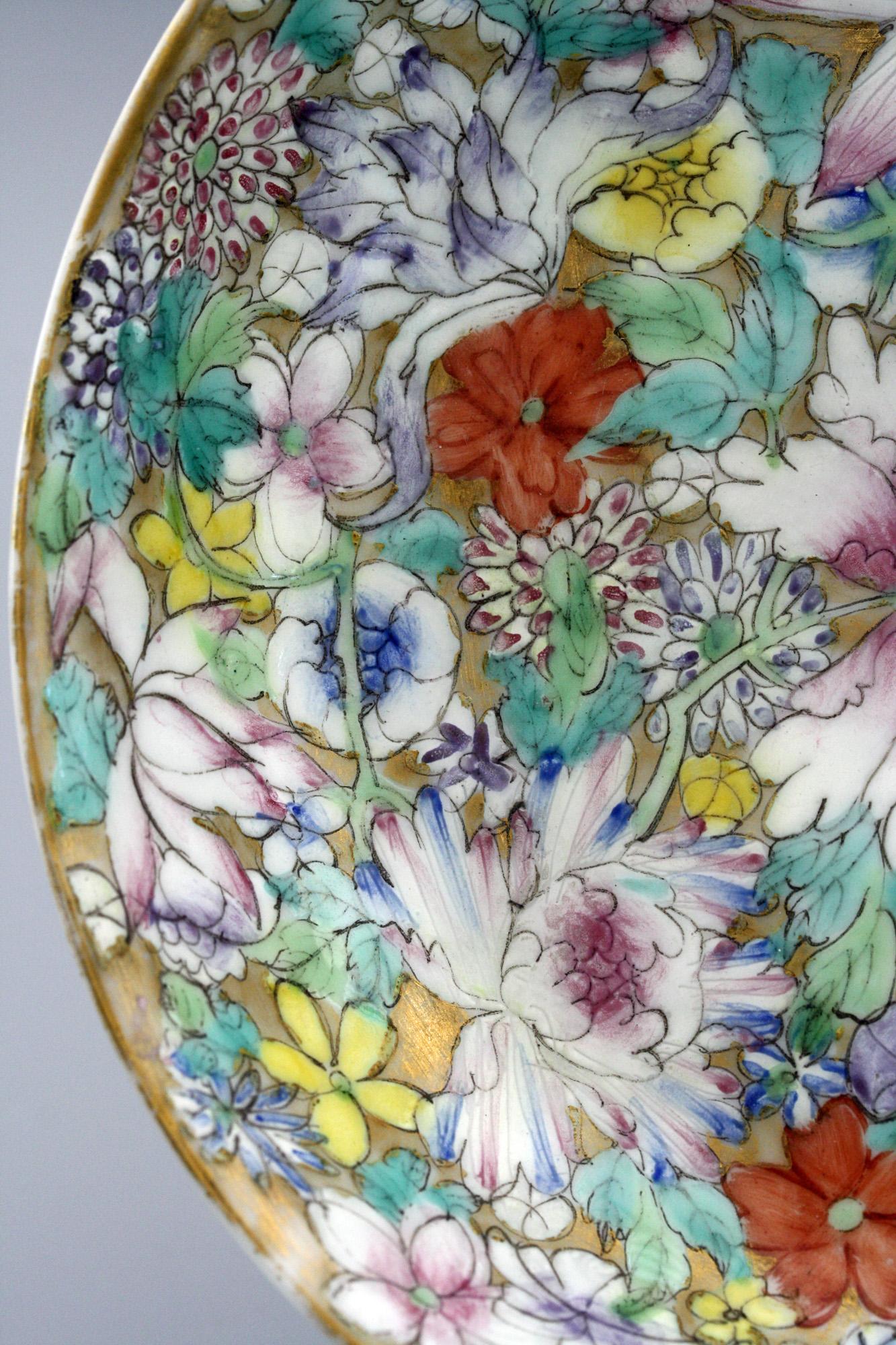 Chinese Guangxu Hand Painted Millefleur Porcelain Saucer Dish In Good Condition For Sale In Bishop's Stortford, Hertfordshire
