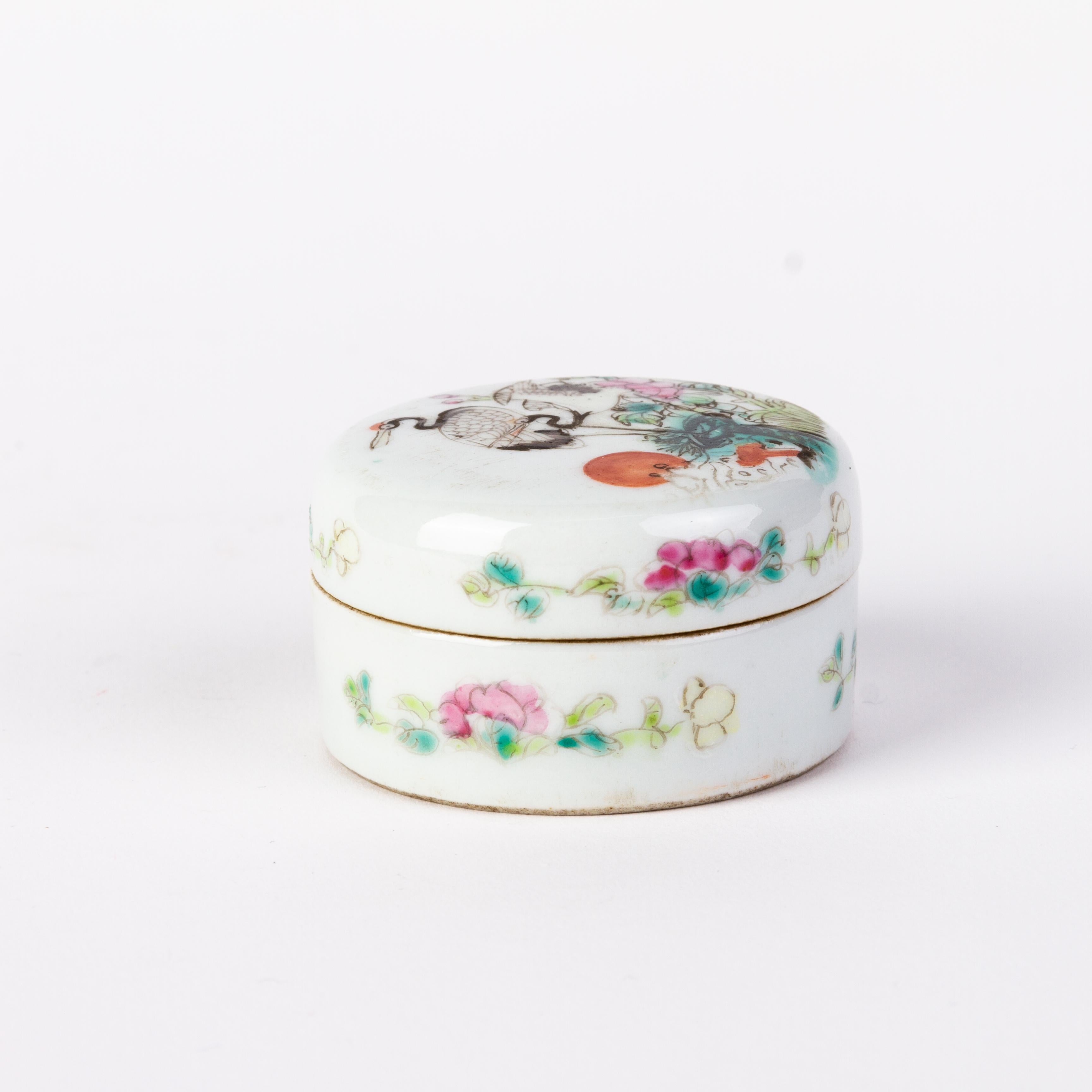 Chinese Guangxu Porcelain Lidded Paste Box 19th Century 
Good condition overall with 6 character seal mark on base
From a private collection.
Free international shipping.