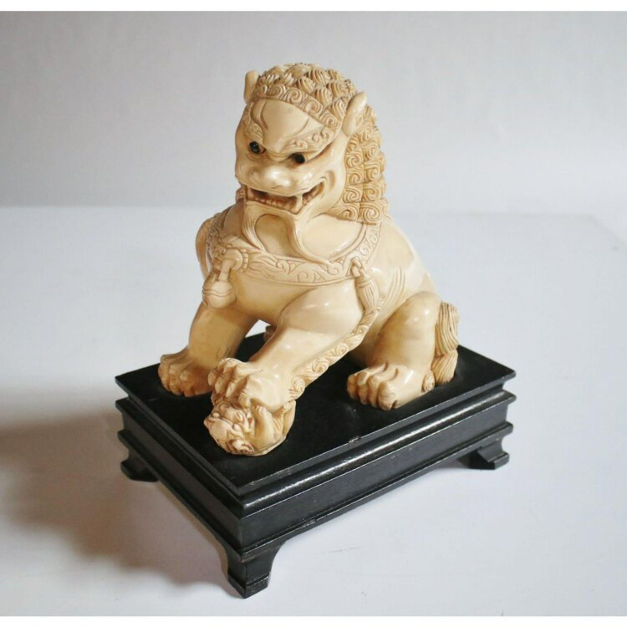 Chinoiserie Chinese Guardian Foo Lion Sculpture For Sale
