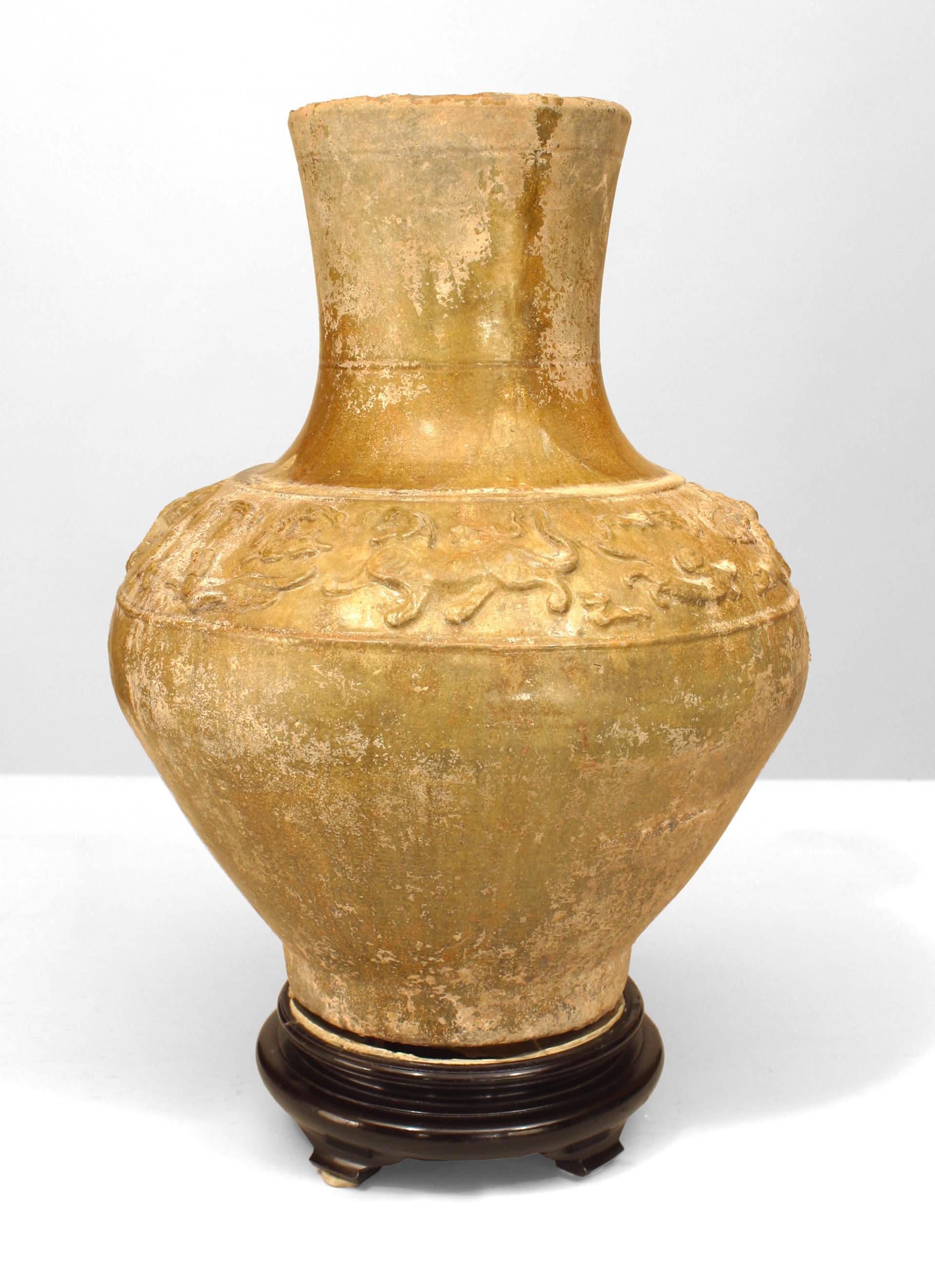 20ième siècle Jarre chinoise Han en porcelaine émaillée ambre en vente