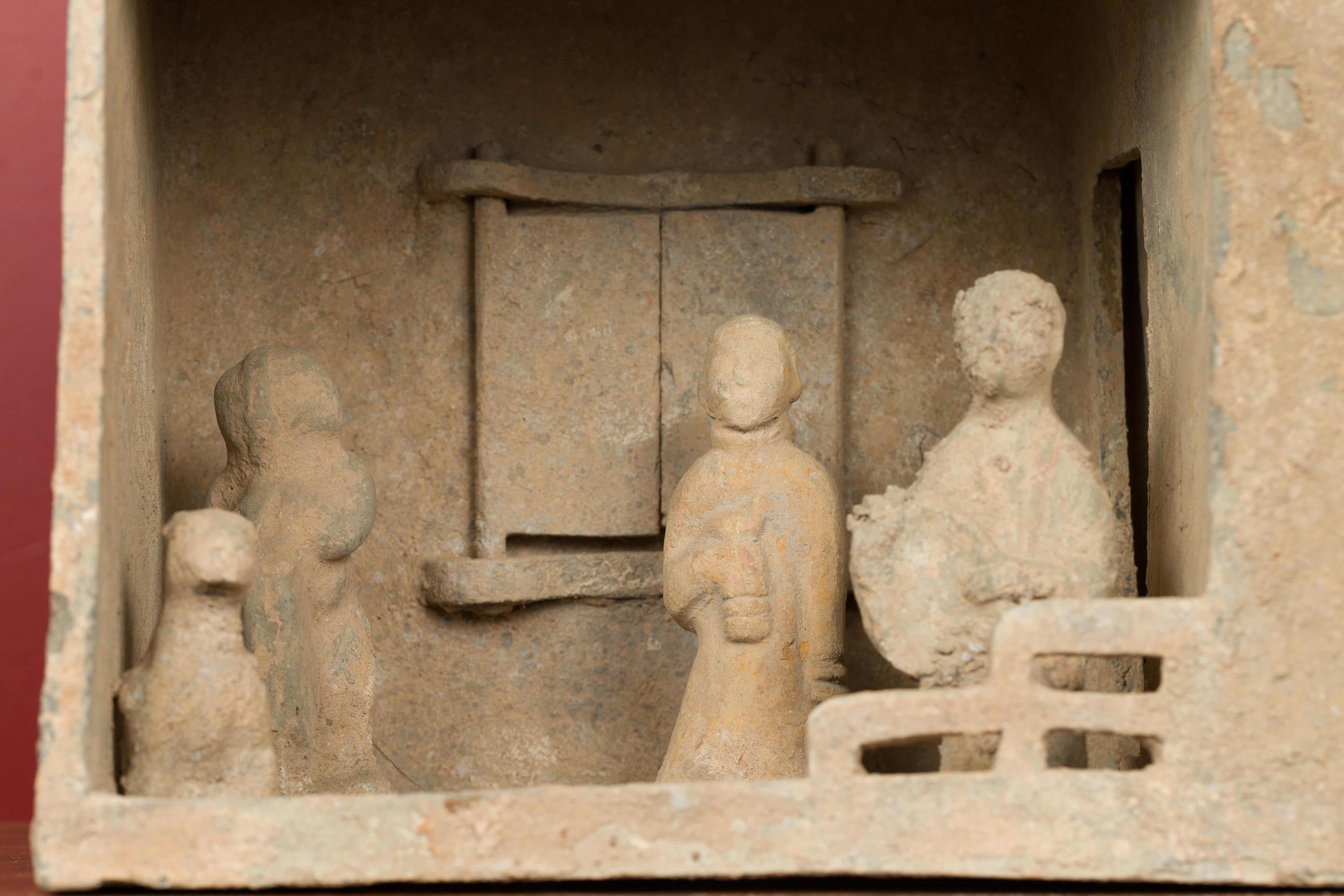 Poterie Modèle de maison Mingqi de la dynastie chinoise des Han avec ses habitants, vers 206 av. J.-C. - 221 ap. J.-C.