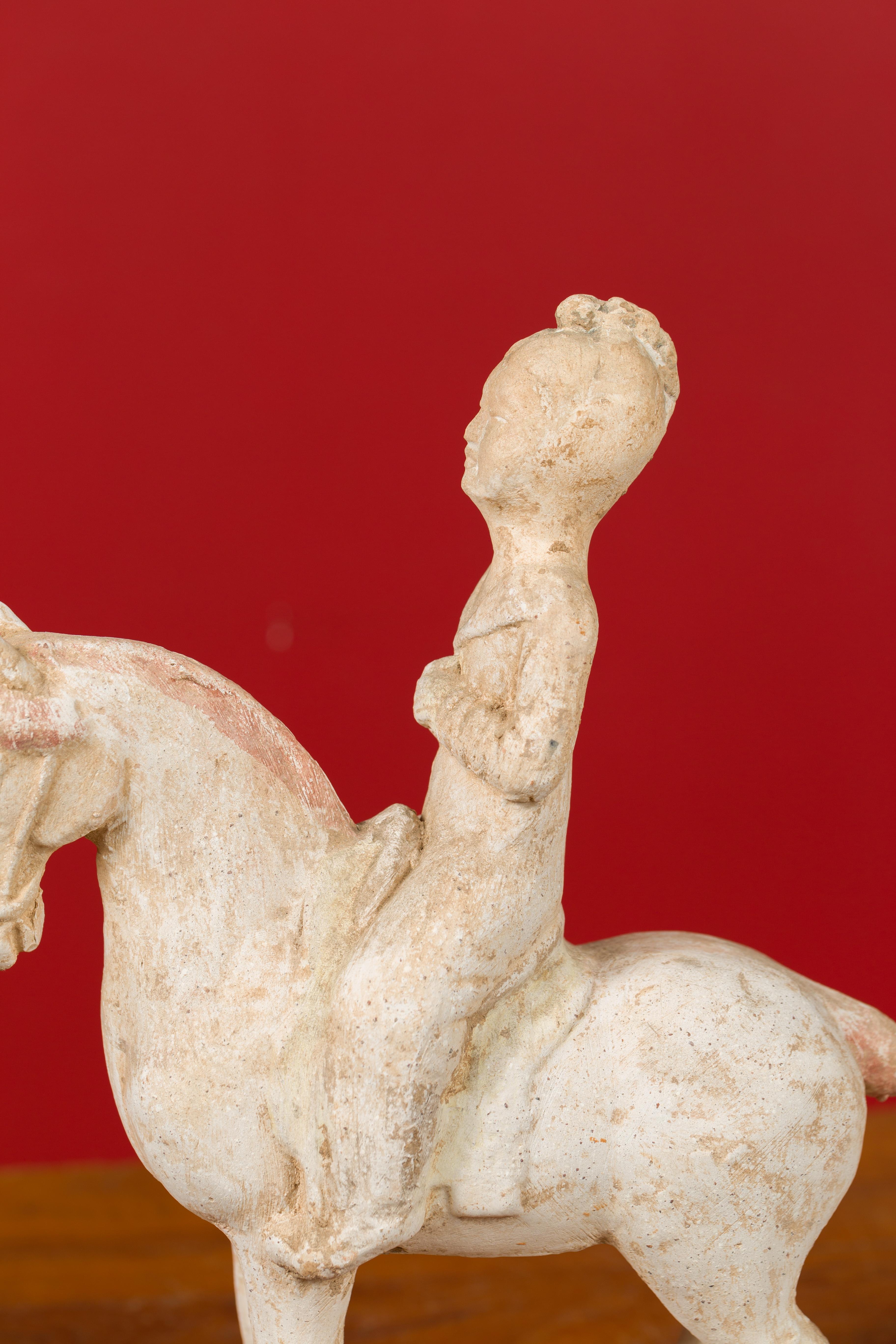 Peint à la main Statuette en terre cuite peinte de la dynastie chinoise Han représentant un cheval avec un cavalier