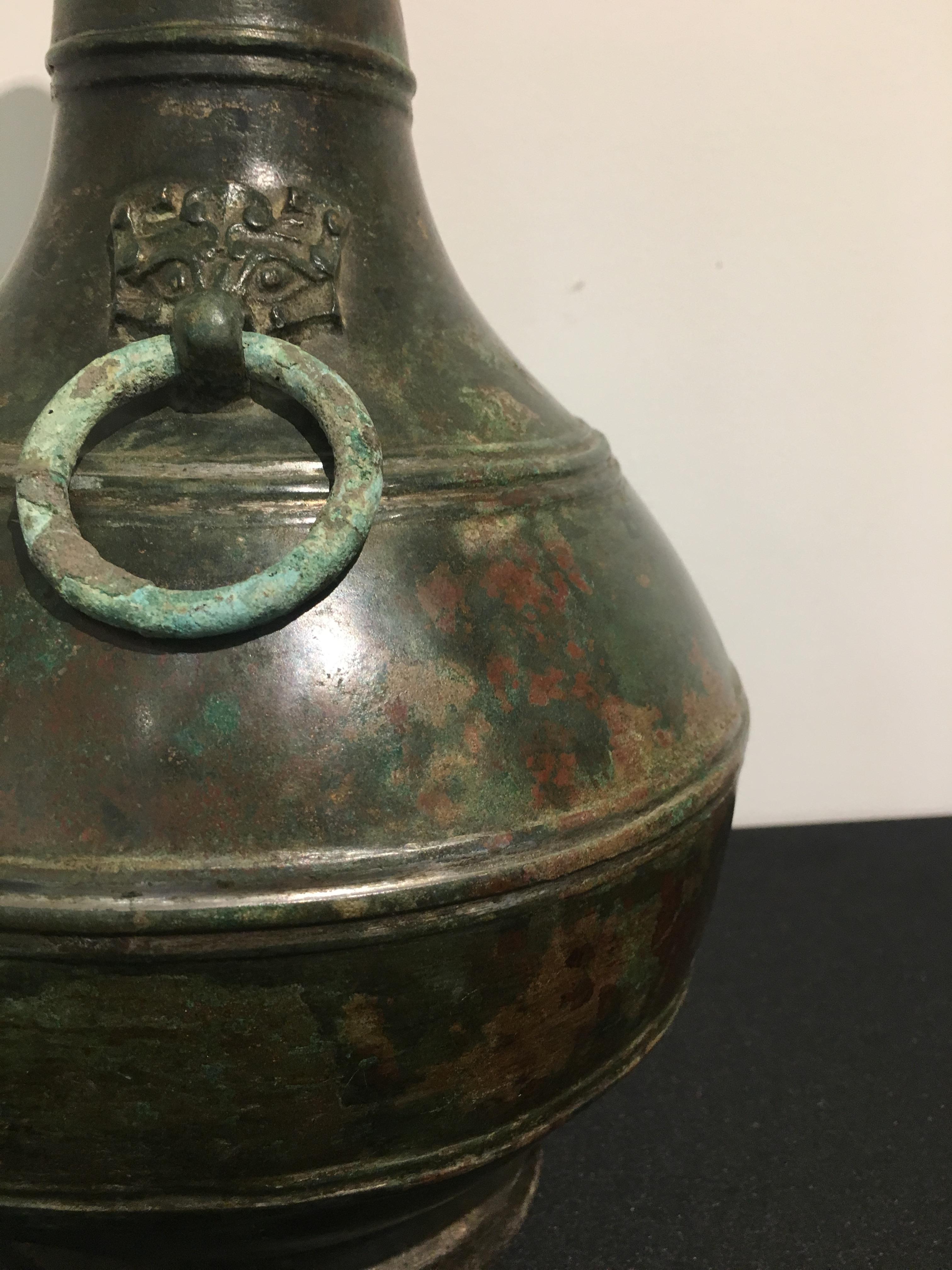 Chinese Han Dynasty Silver-Decorated Garlic Head Bronze Hu Vase, 3rd Century BC In Good Condition For Sale In Austin, TX