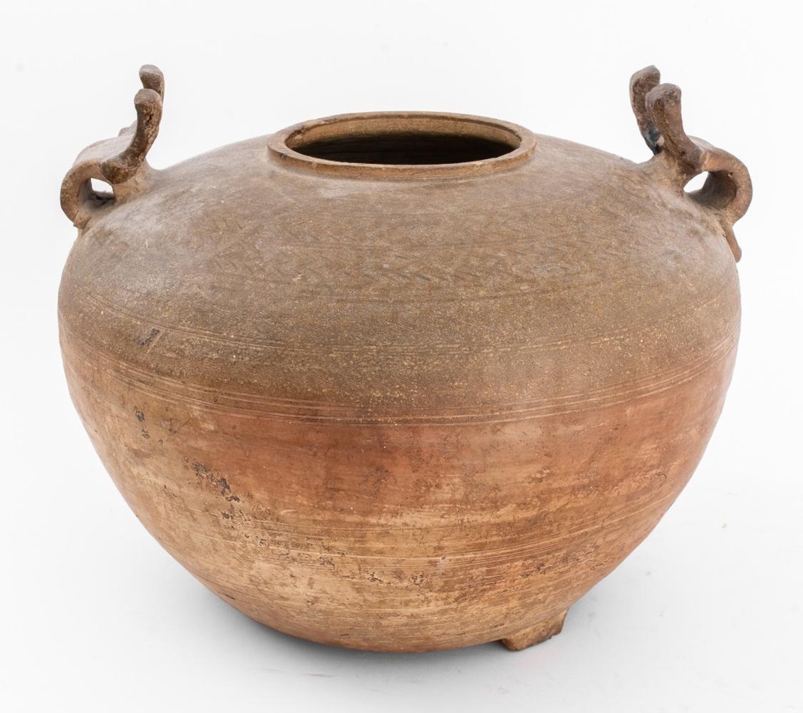 Chinesische Han Dynasty Steingut Vorratsgefäß (18. Jahrhundert und früher) im Angebot