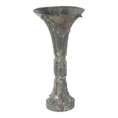 Calice da vino scanalato in bronzo patinato in stile Dinastia Han cinese