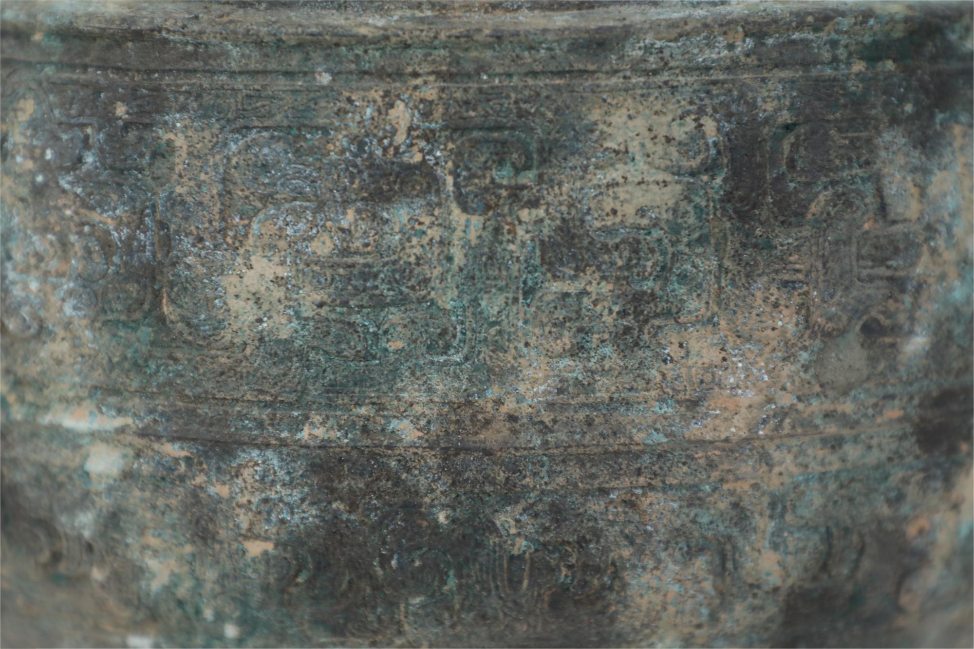 Chinese Han Dynasty-Style Patinated Bronze Lidded and Footed Pot For Sale 4