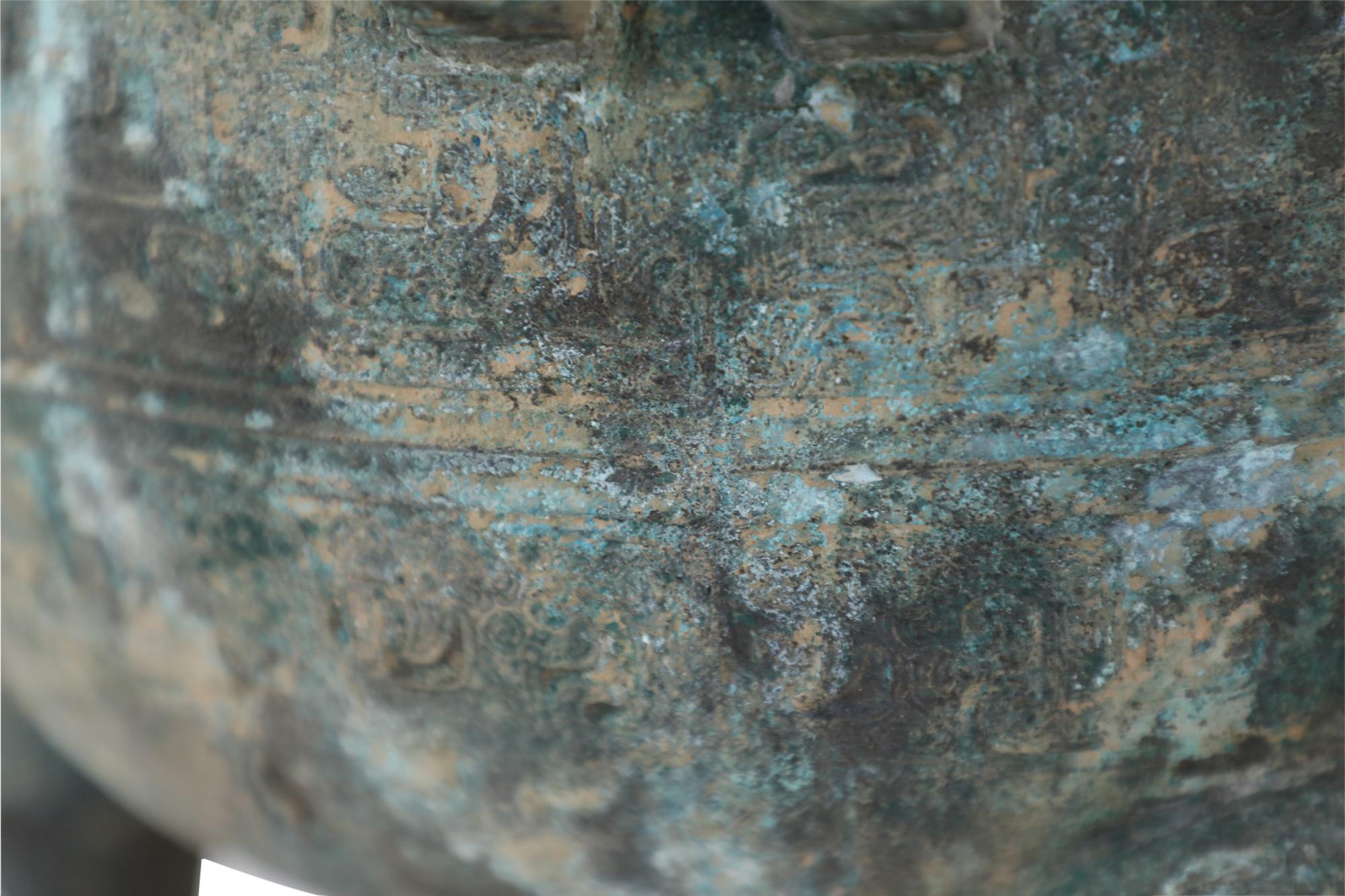 Chinese Han Dynasty-Style Patinated Bronze Lidded and Footed Pot For Sale 6