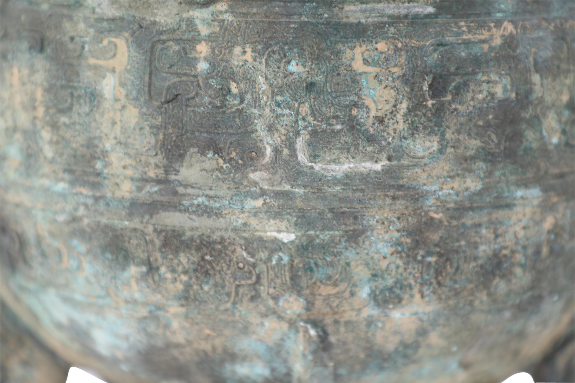 Chinese Han Dynasty-Style Patinated Bronze Lidded and Footed Pot For Sale 8