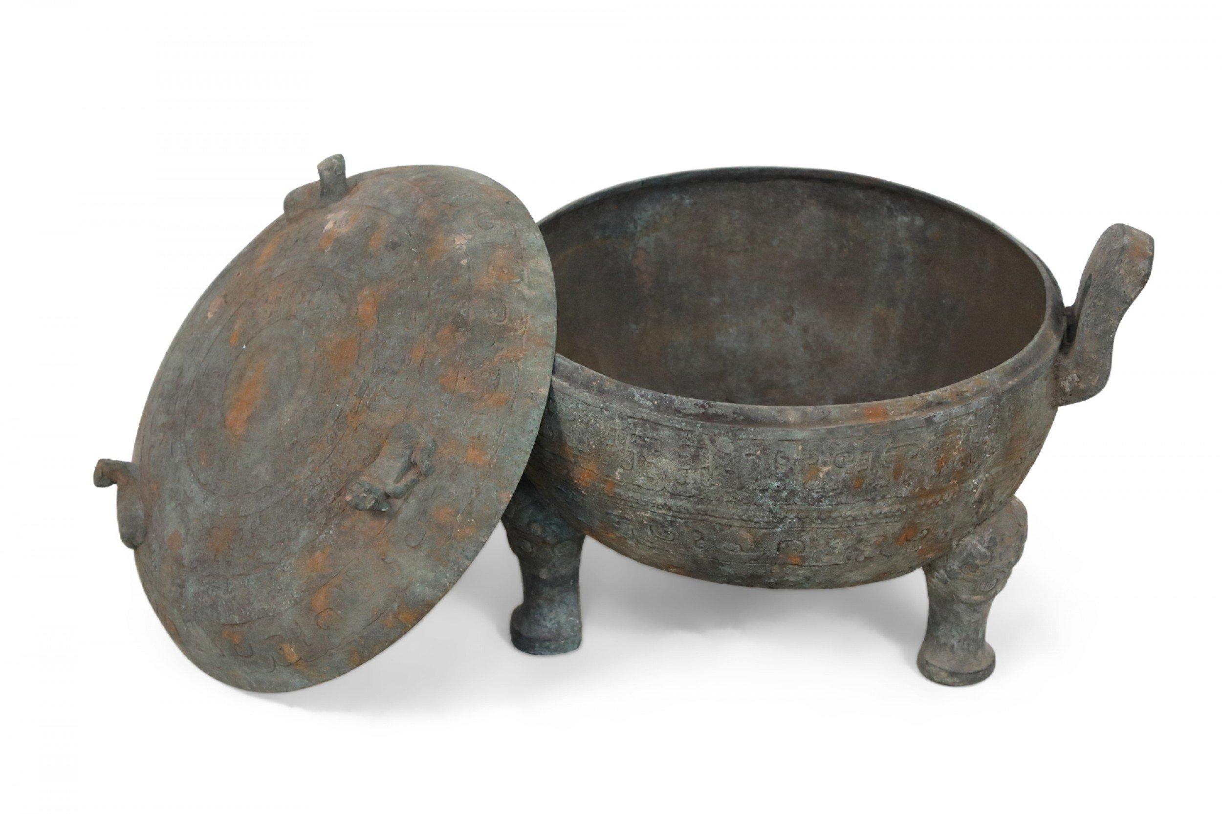Chinese Han Dynasty Style Patinated Bronze Lidded and Footed Pot For Sale 2