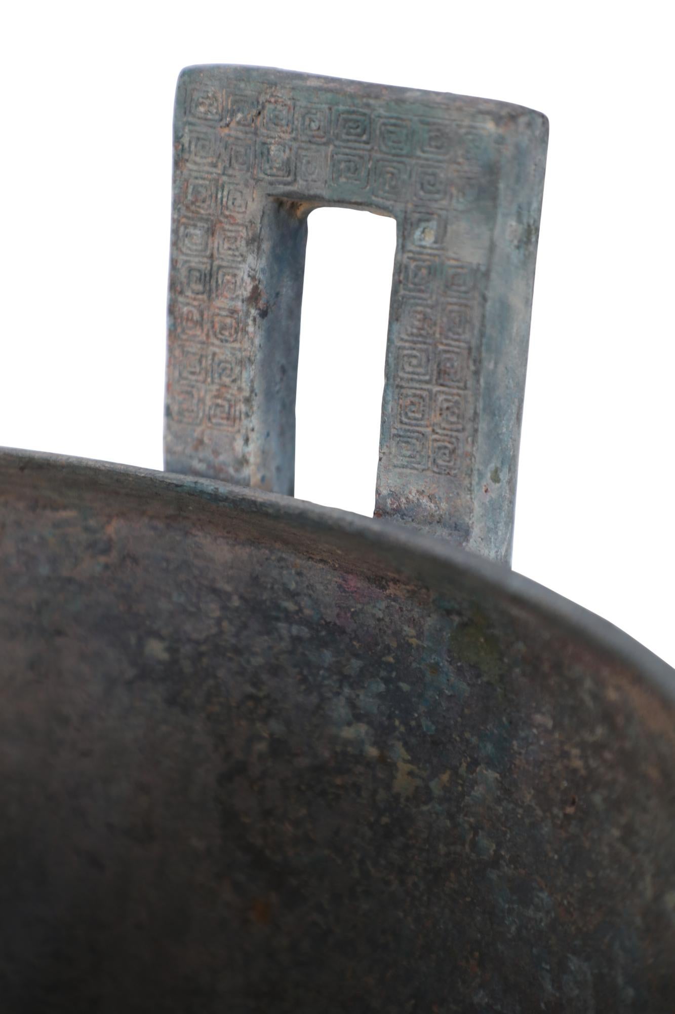 Vaso con coperchio in bronzo patinato in stile dinastia Han cinese in vendita 4