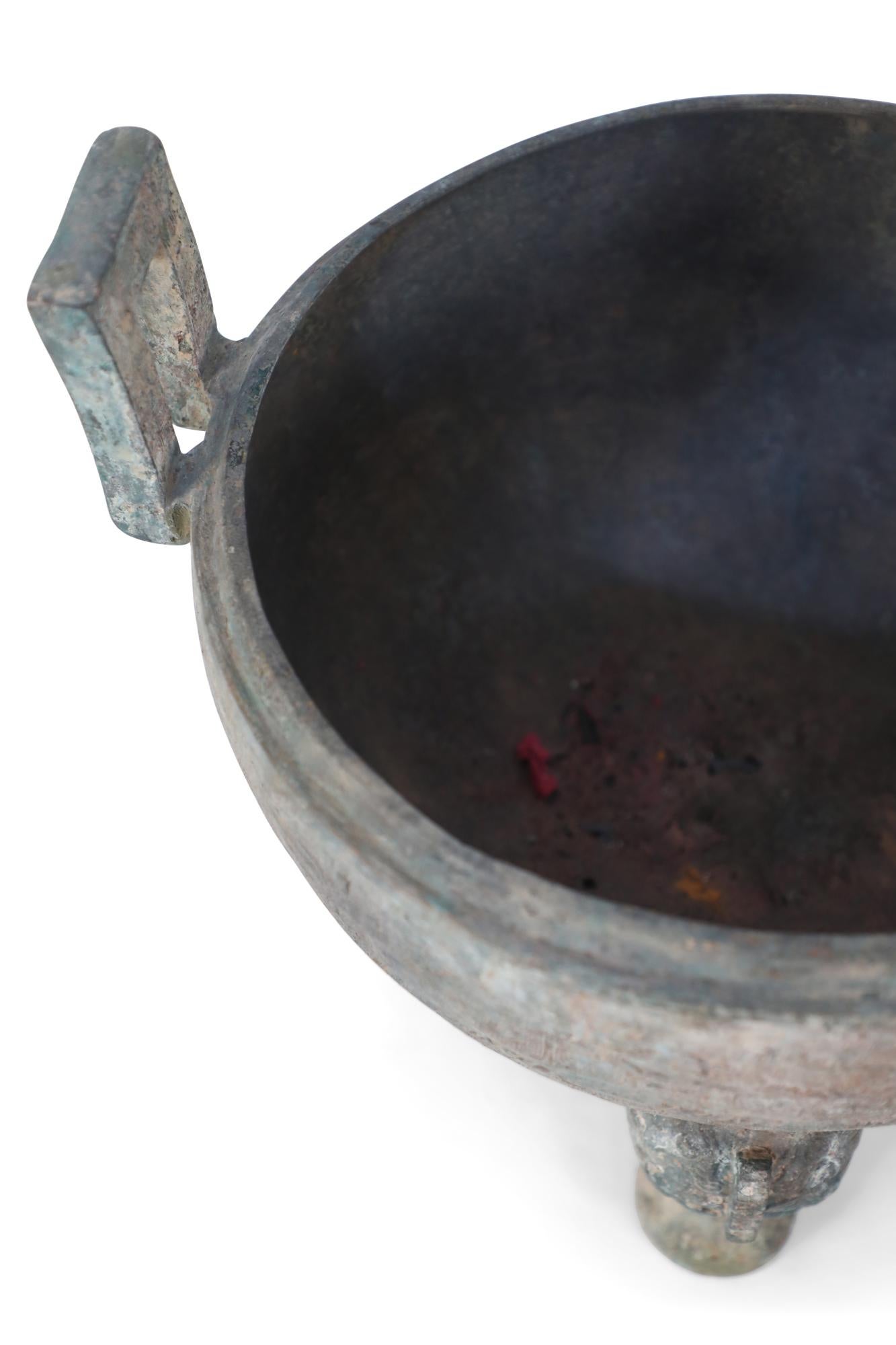 Vaso con coperchio in bronzo patinato in stile dinastia Han cinese in vendita 6