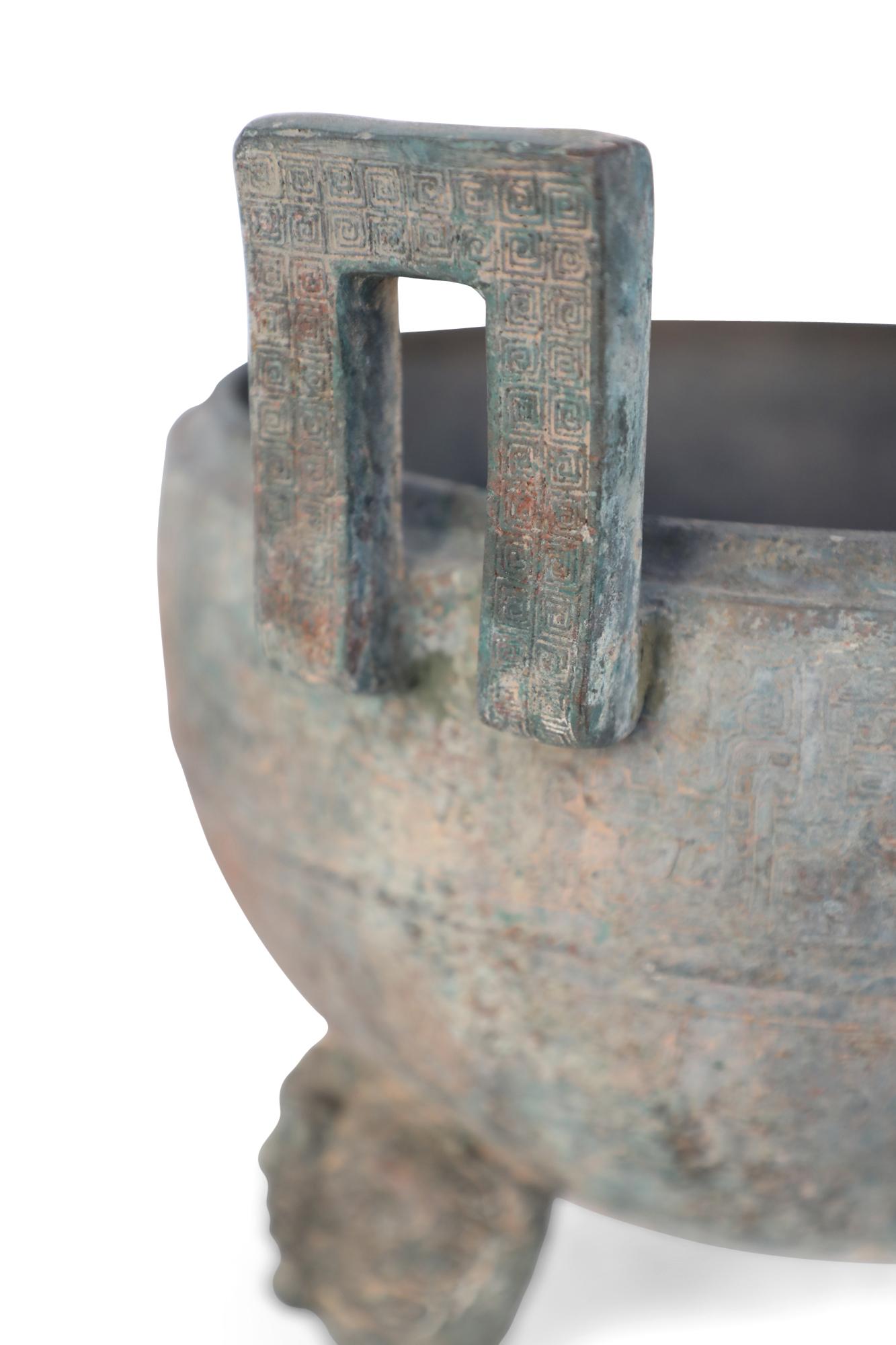Vaso con coperchio in bronzo patinato in stile dinastia Han cinese in vendita 7