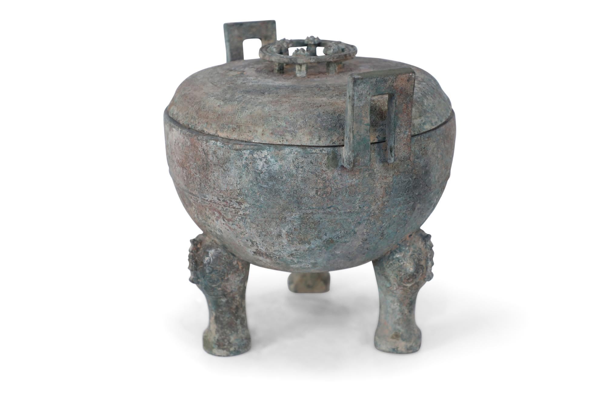 Esportazione cinese Vaso con coperchio in bronzo patinato in stile dinastia Han cinese in vendita