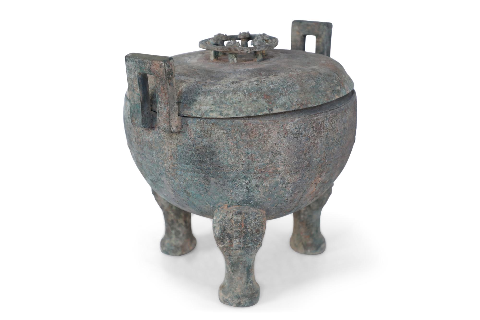 Cinese Vaso con coperchio in bronzo patinato in stile dinastia Han cinese in vendita