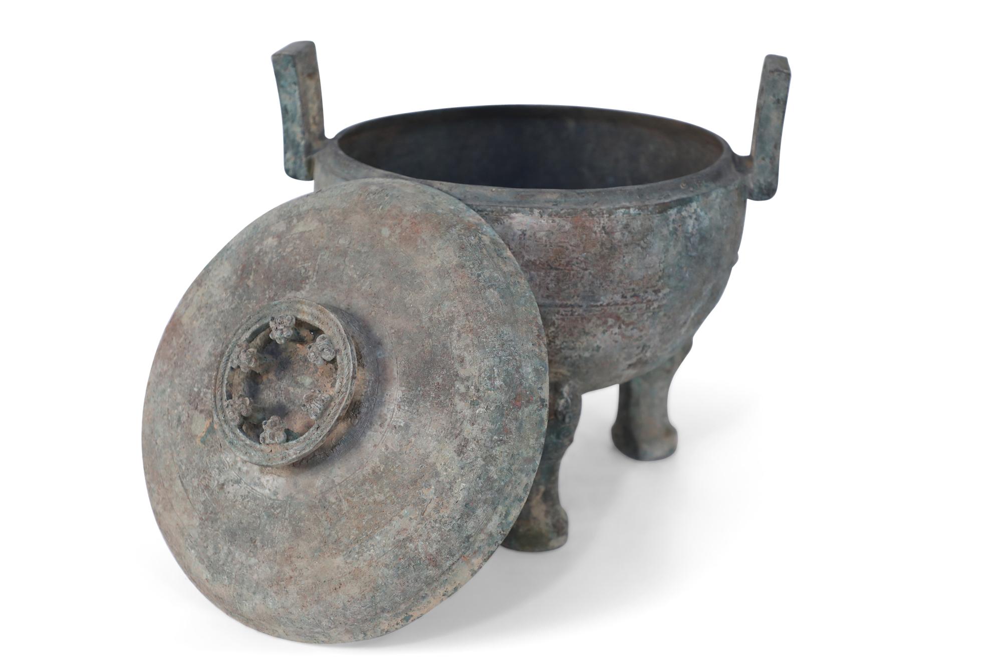 Vaso con coperchio in bronzo patinato in stile dinastia Han cinese in vendita 1
