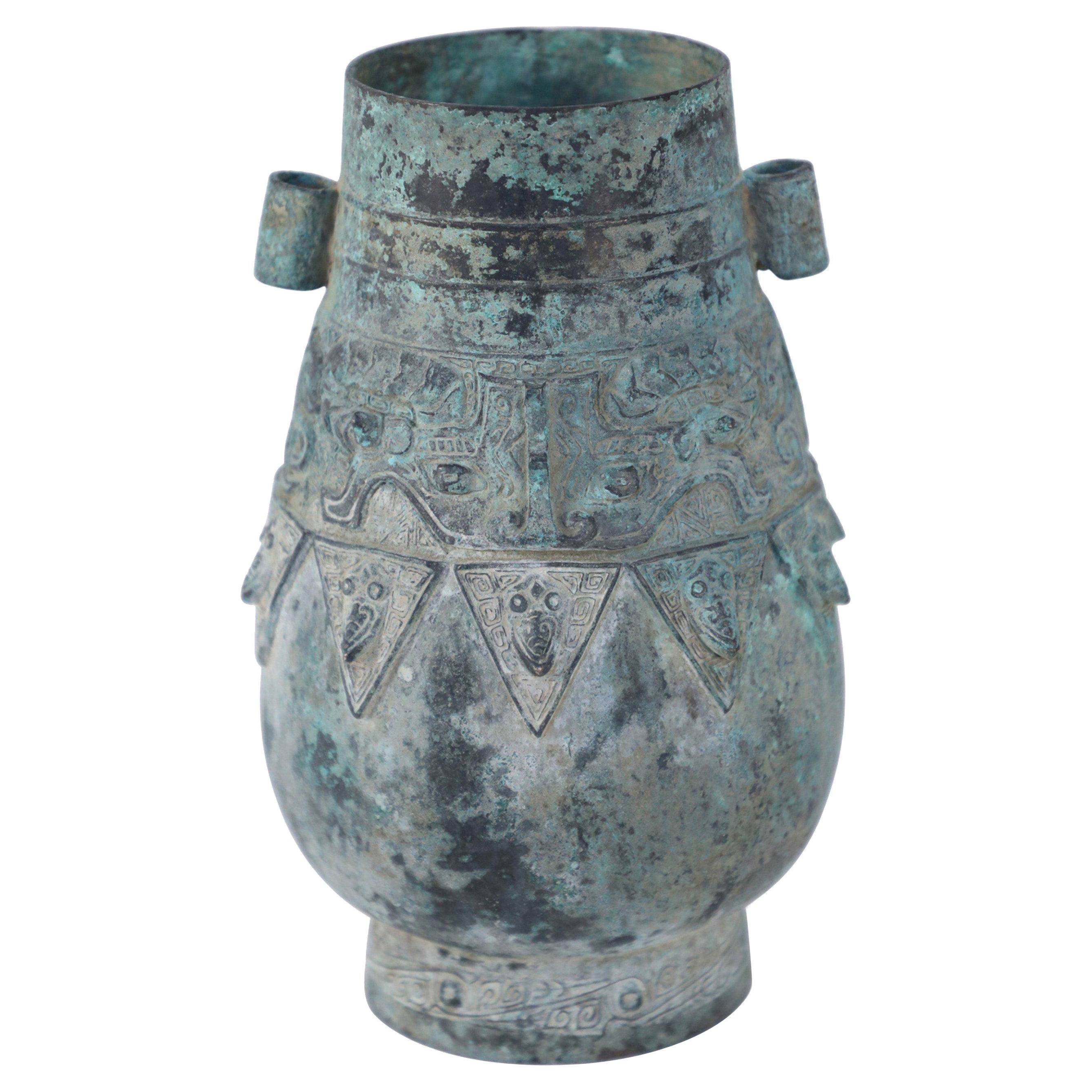 Chinesische Urne aus patinierter Bronze im Stil der Han Dynasty