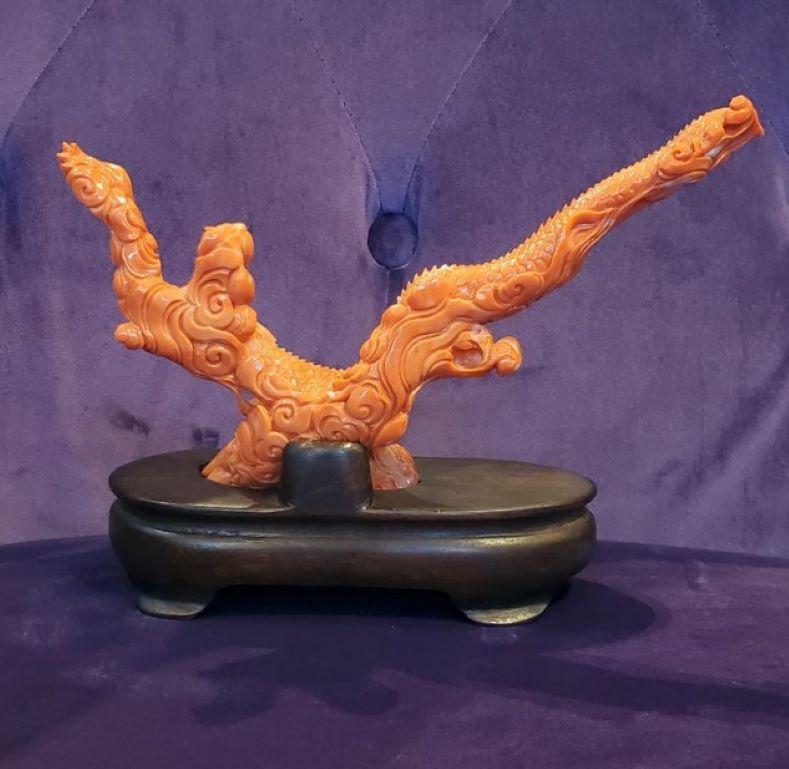 Figure de dragon chinoise en corail sculptée à la main en vente 8