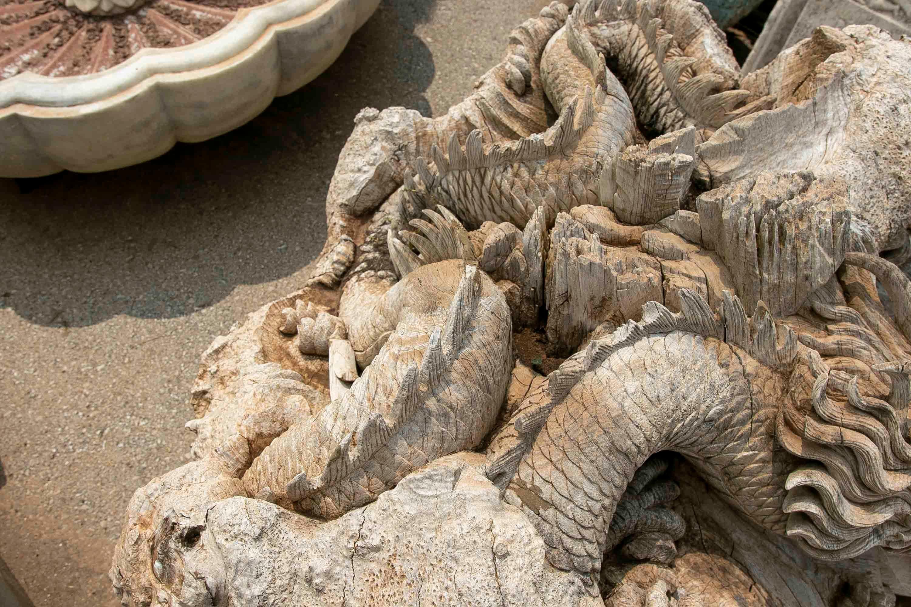 Sculpture chinoise en bois de dragon sculptée à la main en vente 14