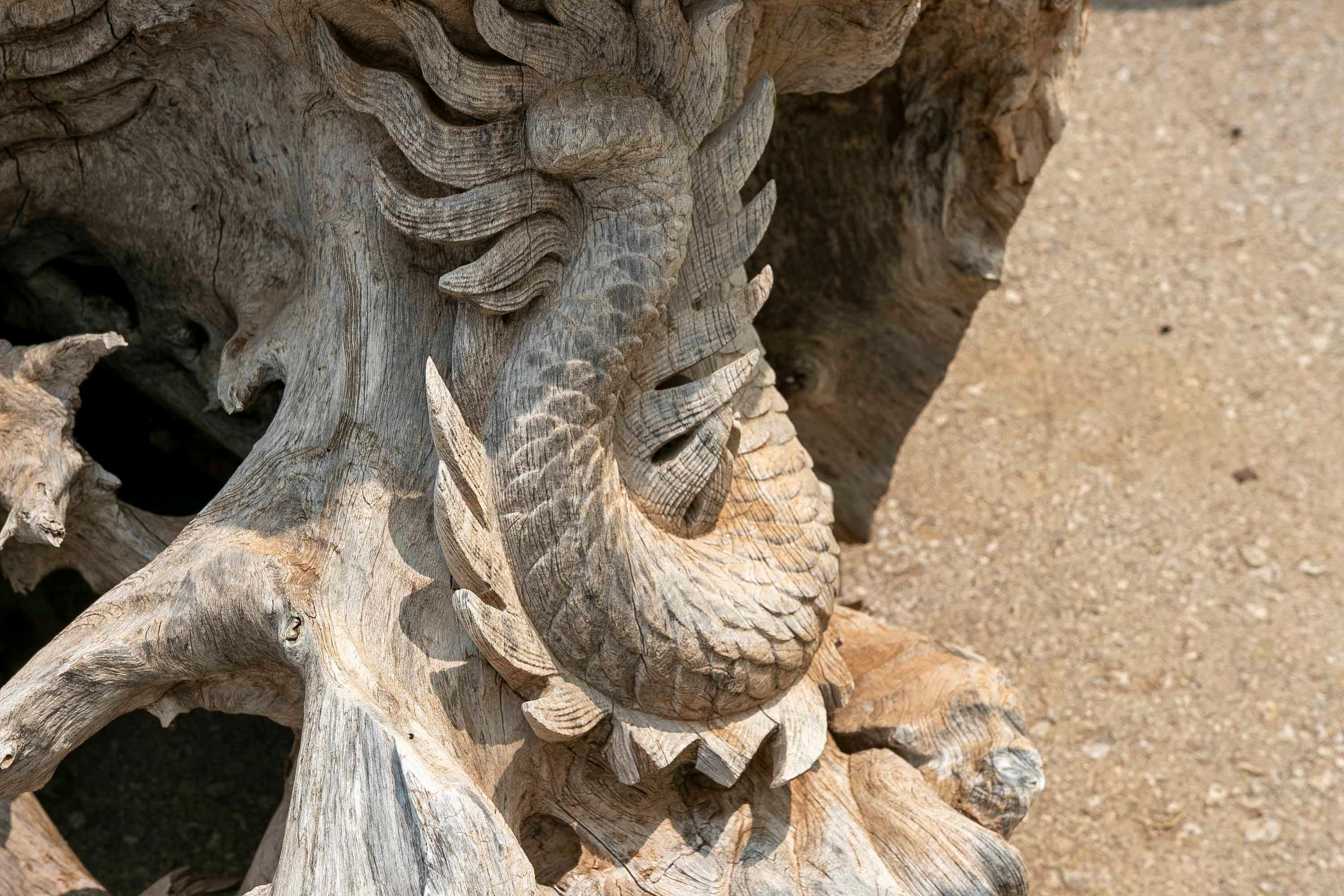 Chinesische handgeschnitzte Drachen-Holz-Skulptur im Angebot 2