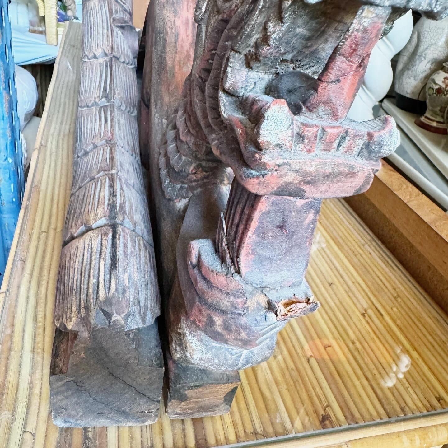 Sculture di draghi cinesi intagliati a mano - una coppia in vendita 1