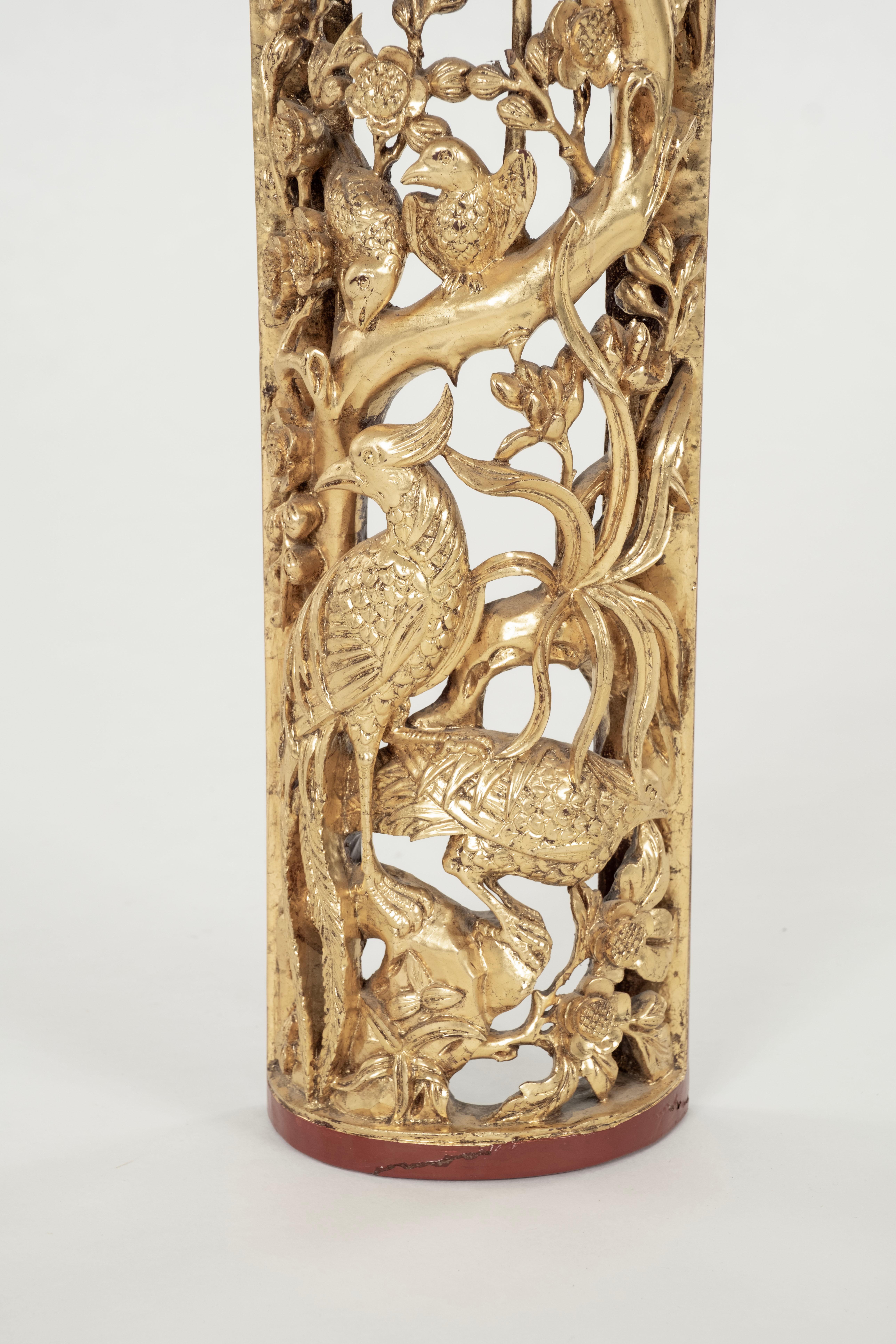 Fragment de dorure chinoise sculptée à la main Bon état - En vente à Houston, TX