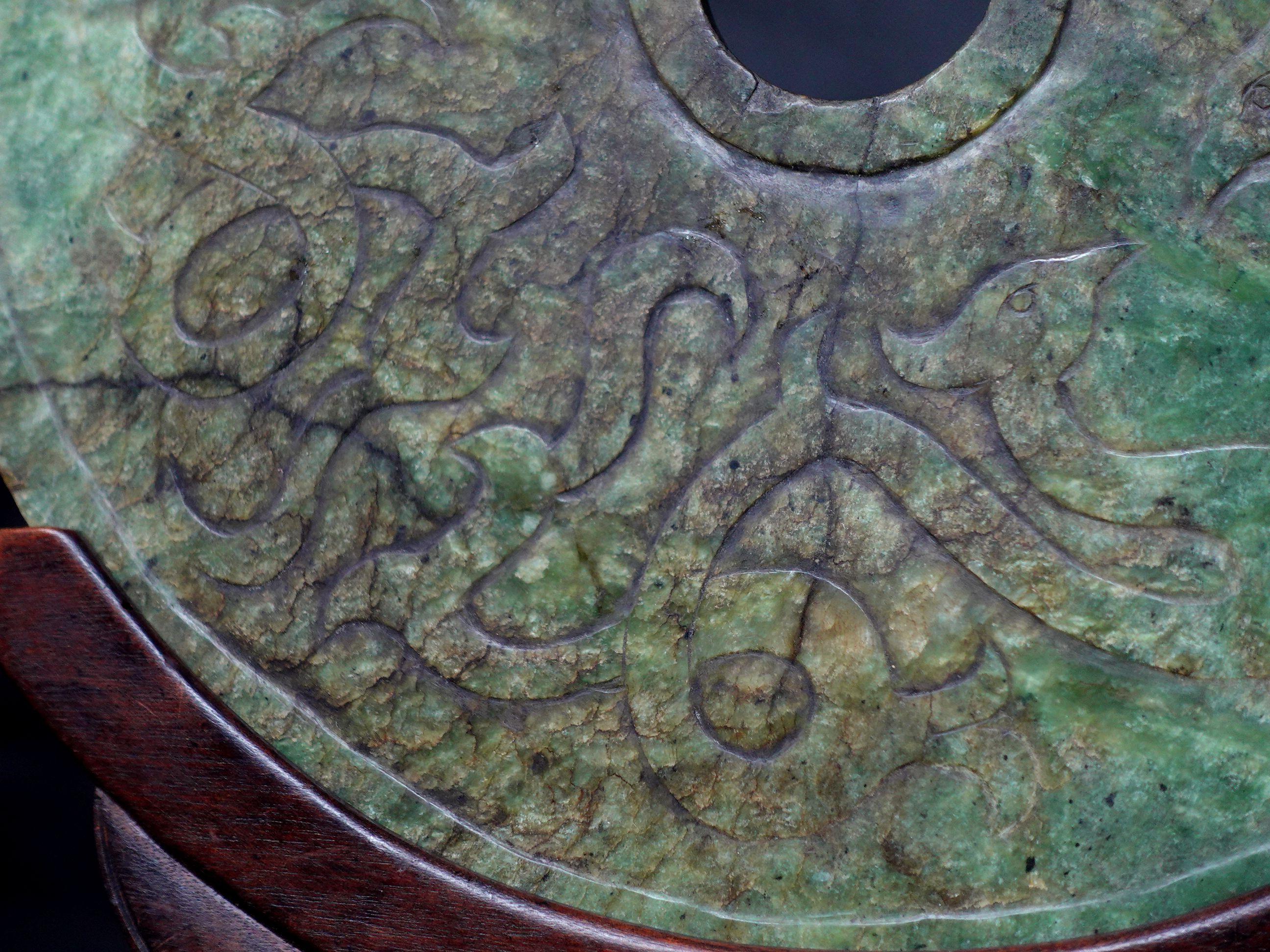 Chinesische handgeschnitzte Jade auf Holzstnder, Ric070 (19. Jahrhundert) im Angebot