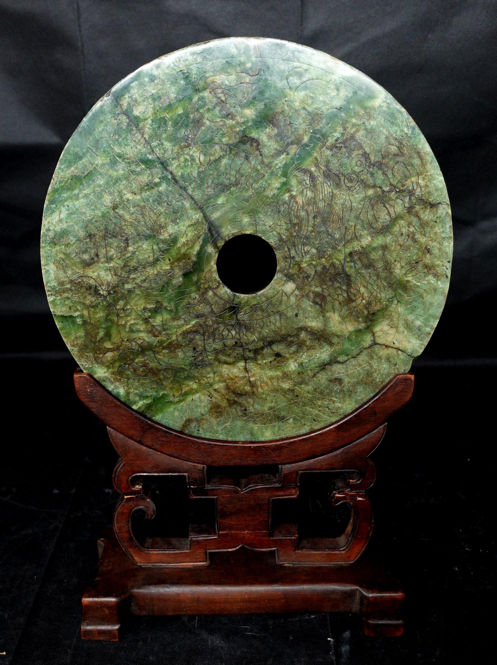 Chinesische handgeschnitzte Jade auf Holzstnder, Ric070 im Angebot 2