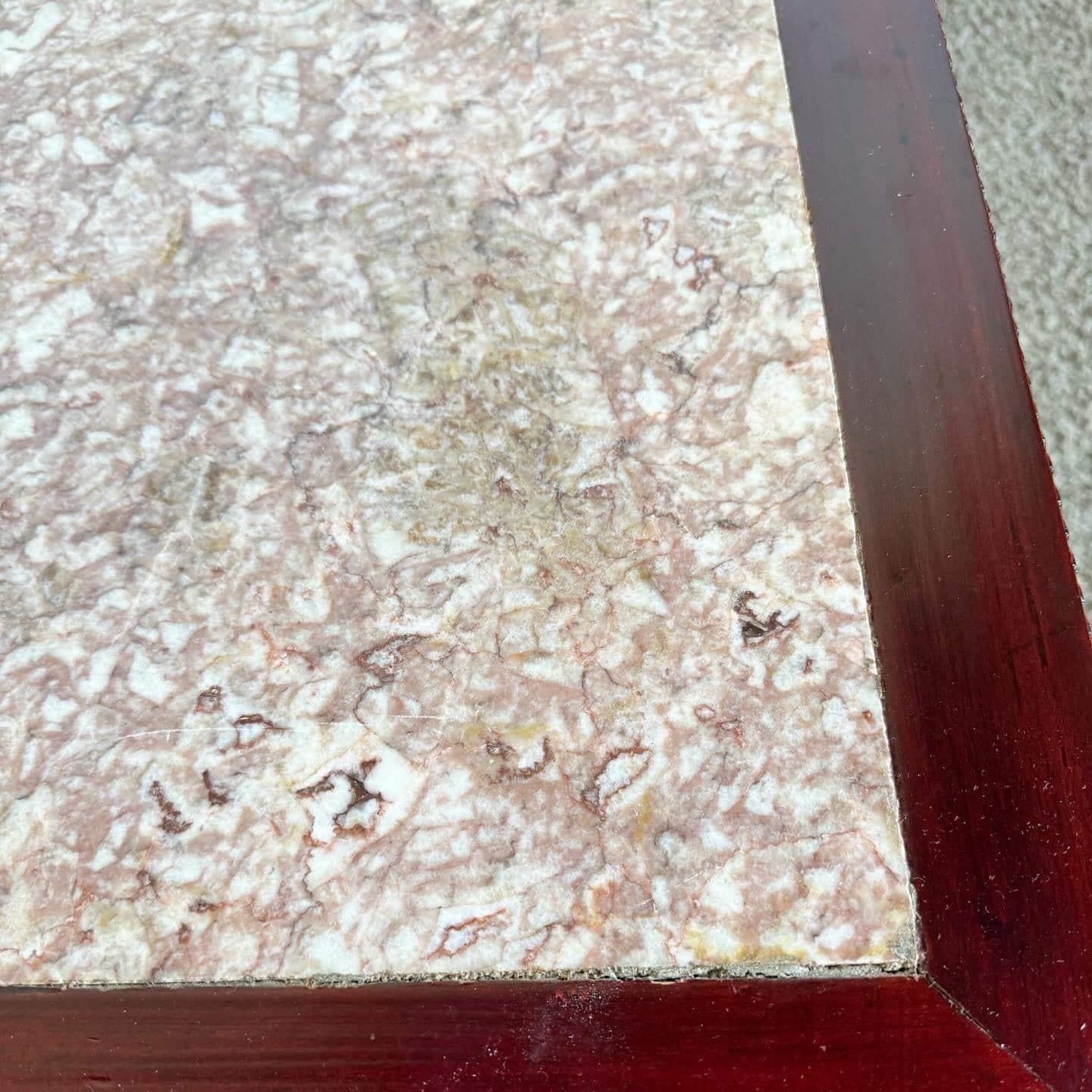 Marbre Table d'appoint chinoise sculptée à la main en bois de rose avec plateau en marbre incrusté en vente