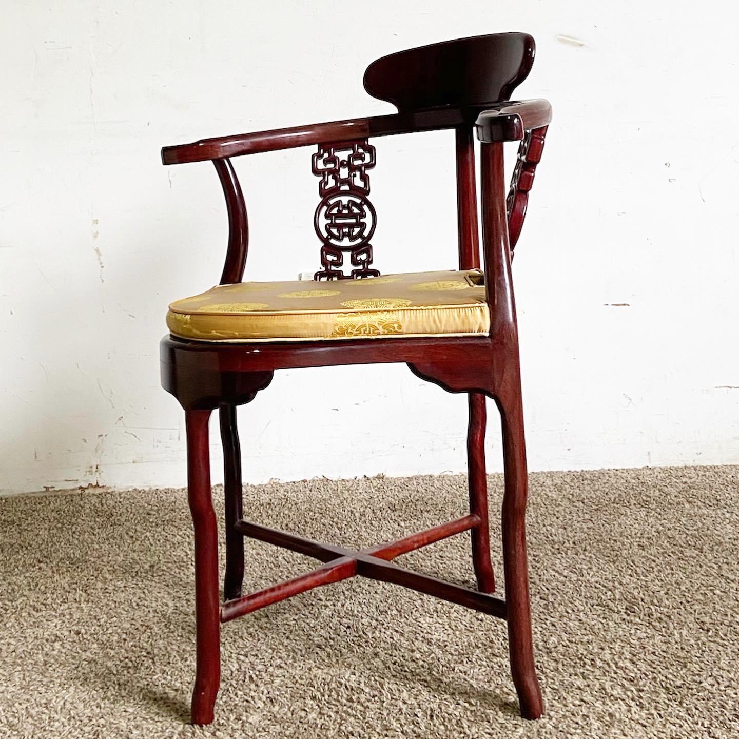 Chinese Hand Carved Rosewood Corner Chair In Good Condition For Sale In Delray Beach, FL